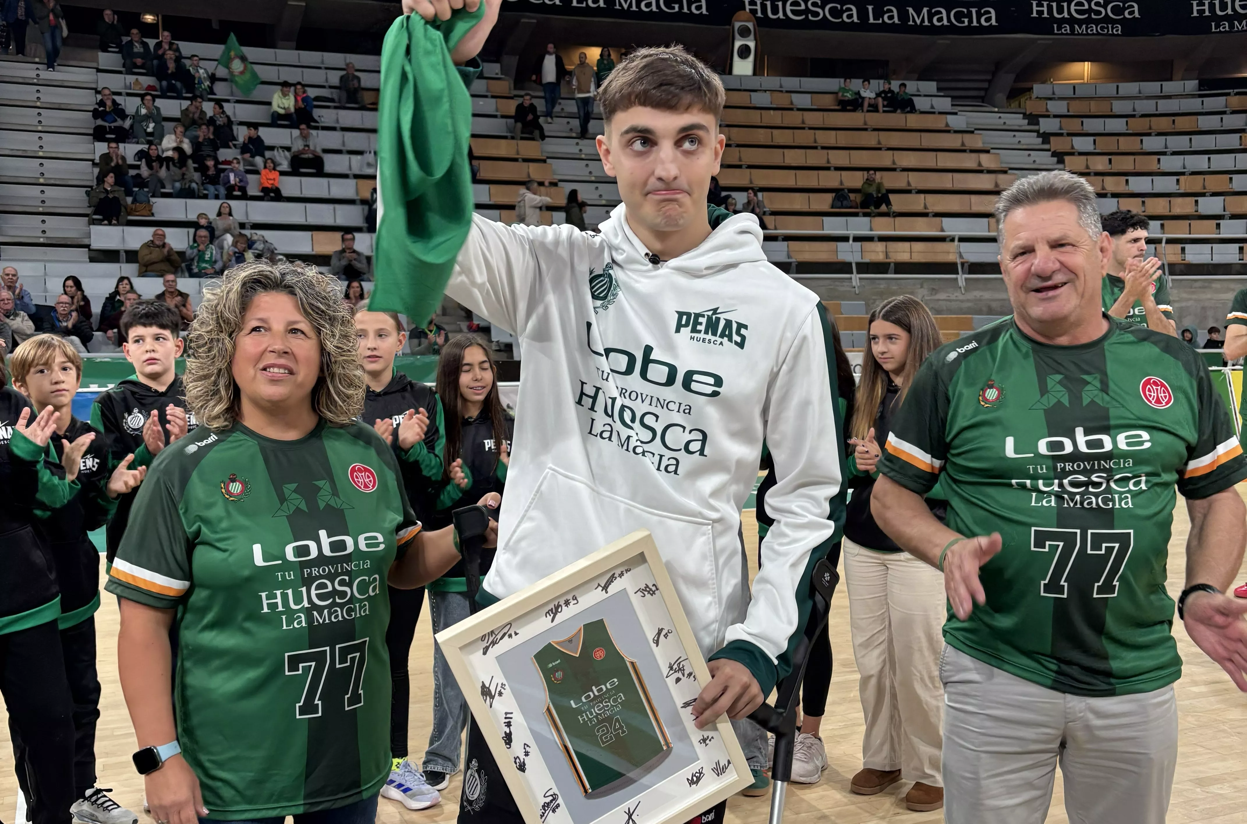 Rubín de Celis recibe el apoyo del Palacio por su lesión de rodilla. Rubín de Celis recibe el apoyo del Palacio por su lesión de rodilla.