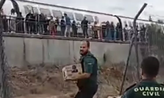 La Guardia Civil lleva auxilio al AVE Barcelona Madrid La Guardia Civil lleva auxilio al AVE Barcelona Madrid