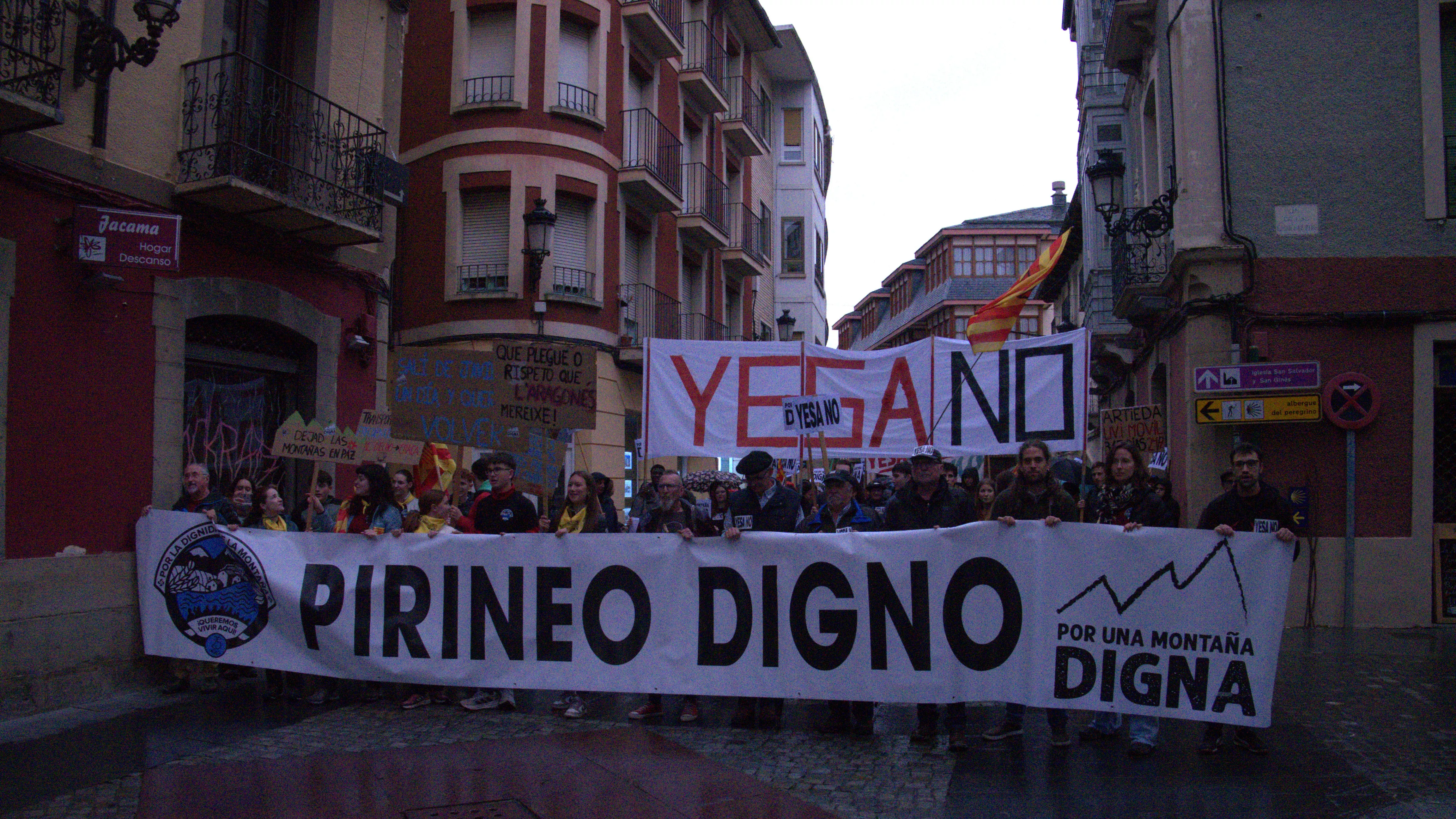 Manifestación convocada por el Movimiento por la Dignidad de la Montaña en Jaca.