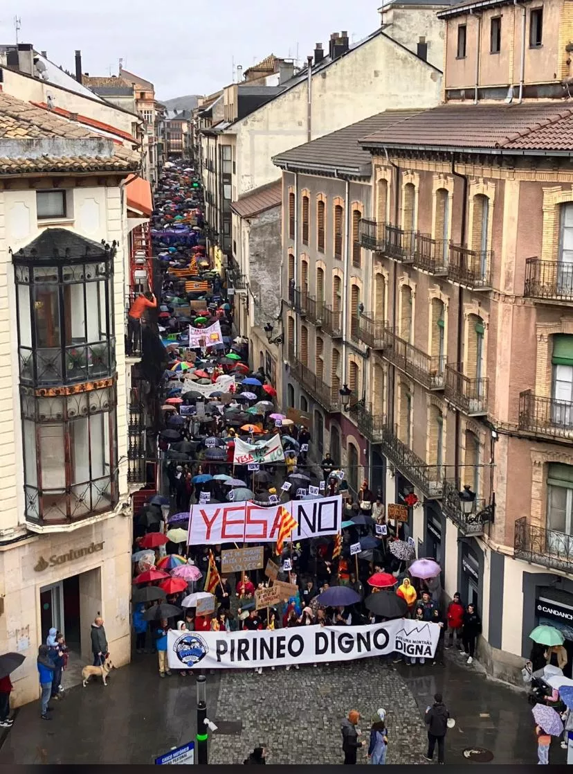 Manifestación convocada por el Movimiento por la Dignidad de la Montaña en Jaca.
