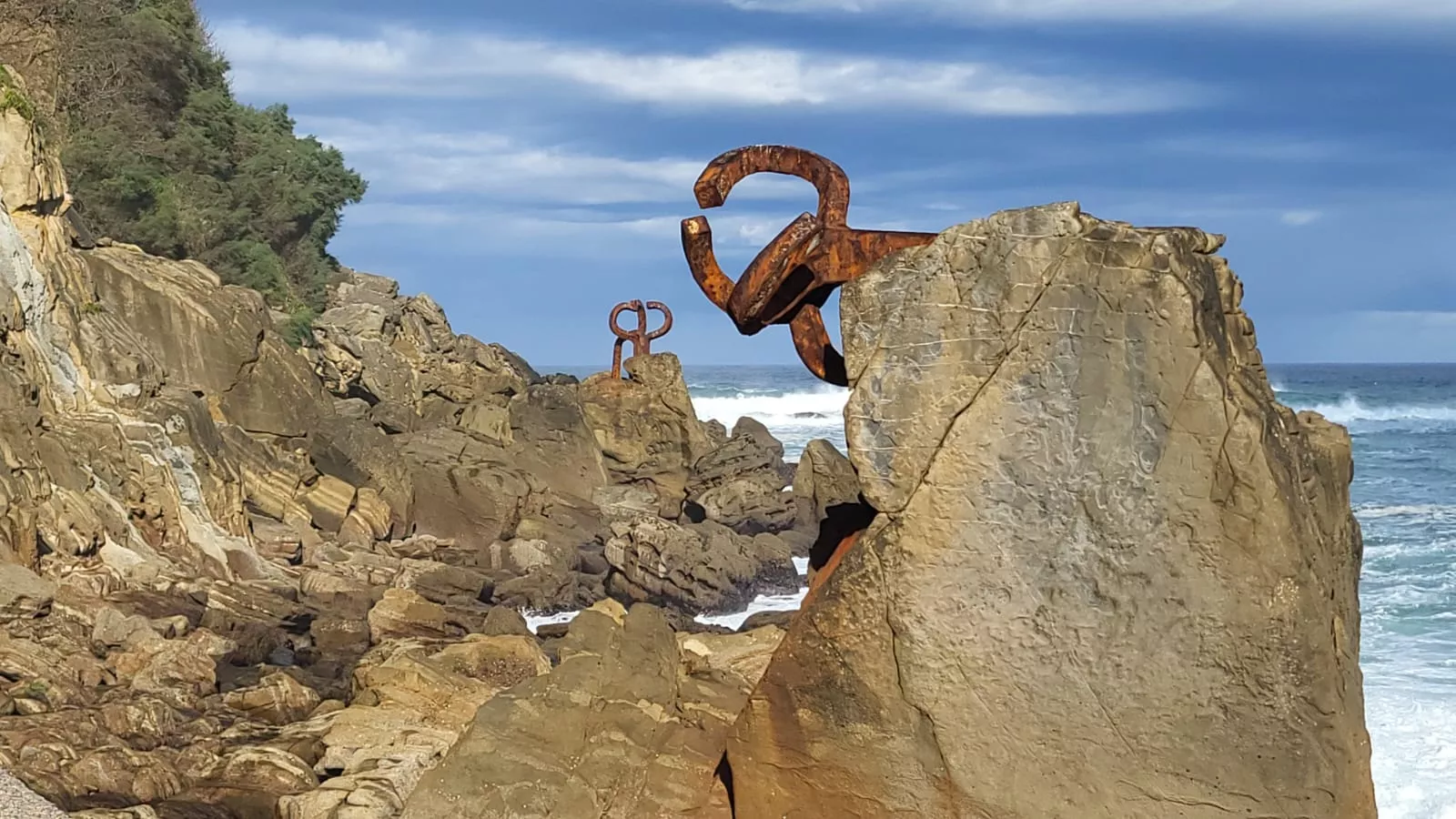 El Peine del Viento en San Sebastián. Un fantasma en la batalla