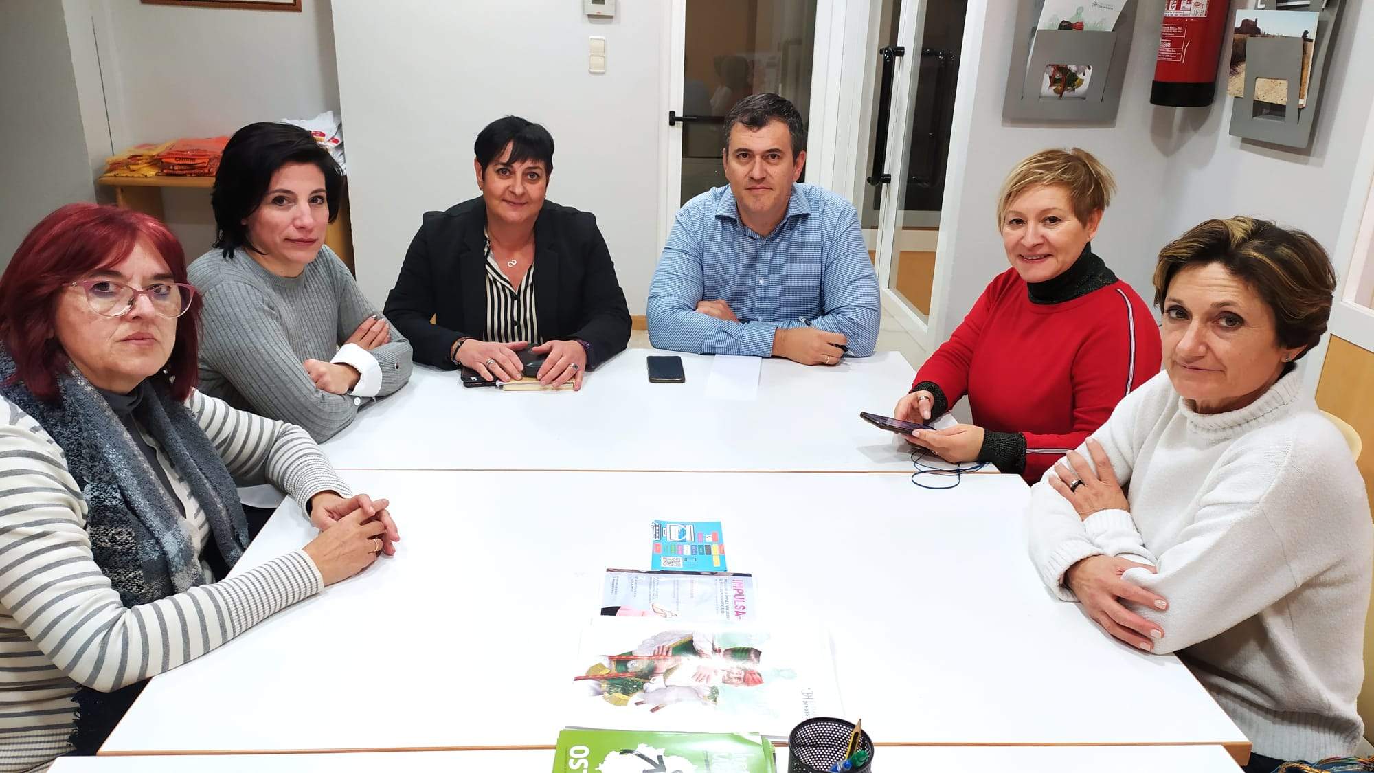 Sonia Alastruey y Joaquín Palacín con representantes de CCOO y UGT.