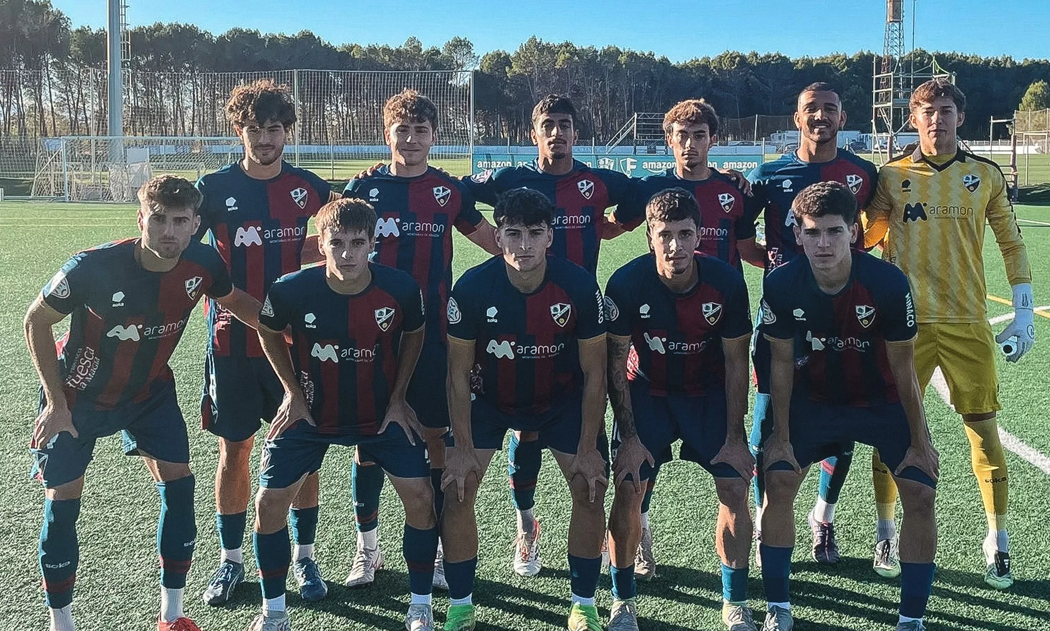 Once del Huesca B ante el Zuera.