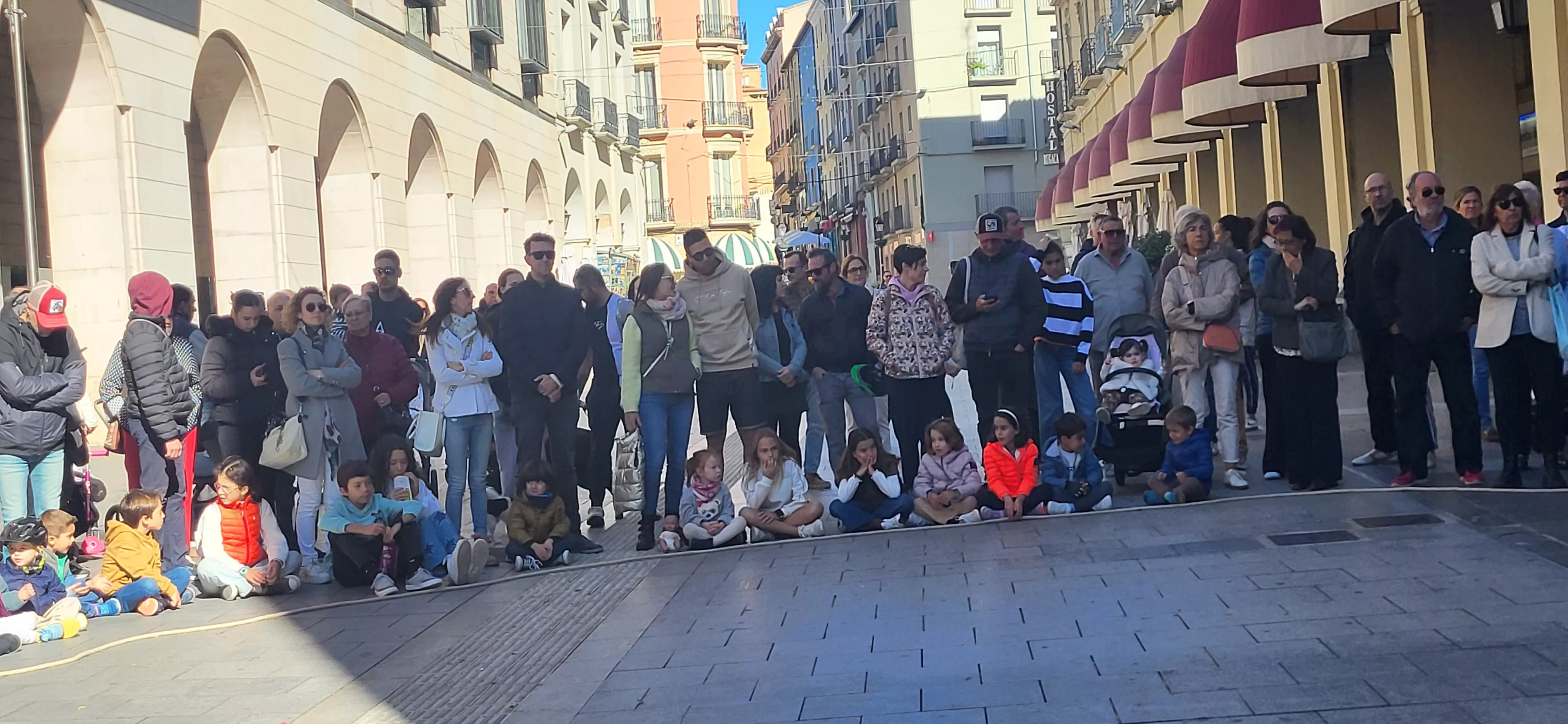 Espectáculo de teatro físico “Esberlar” en los Porches de Galicia. Foto Mercedes Manterola