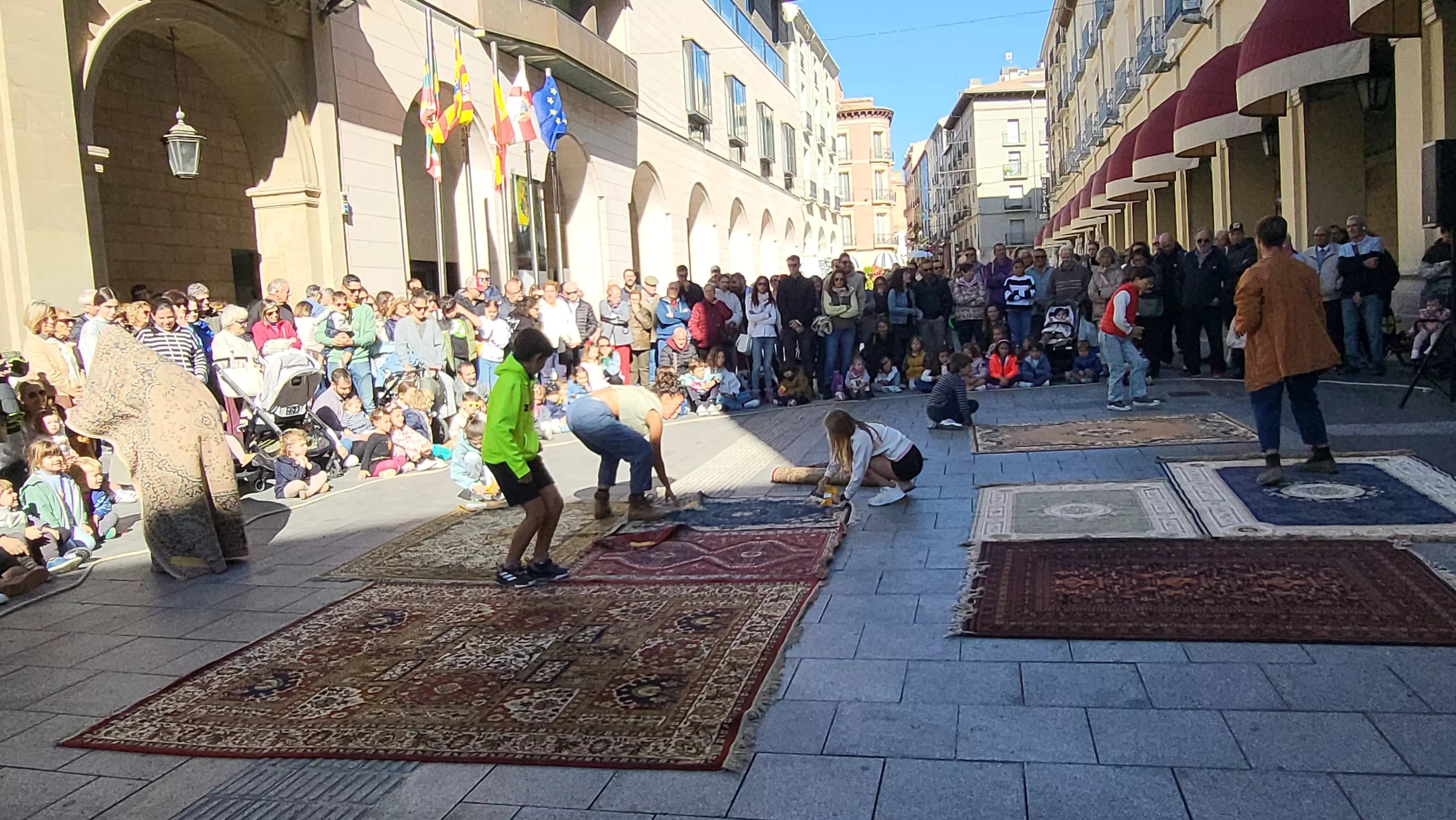 Espectáculo de teatro físico “Esberlar” en los Porches de Galicia. Foto Mercedes Manterola