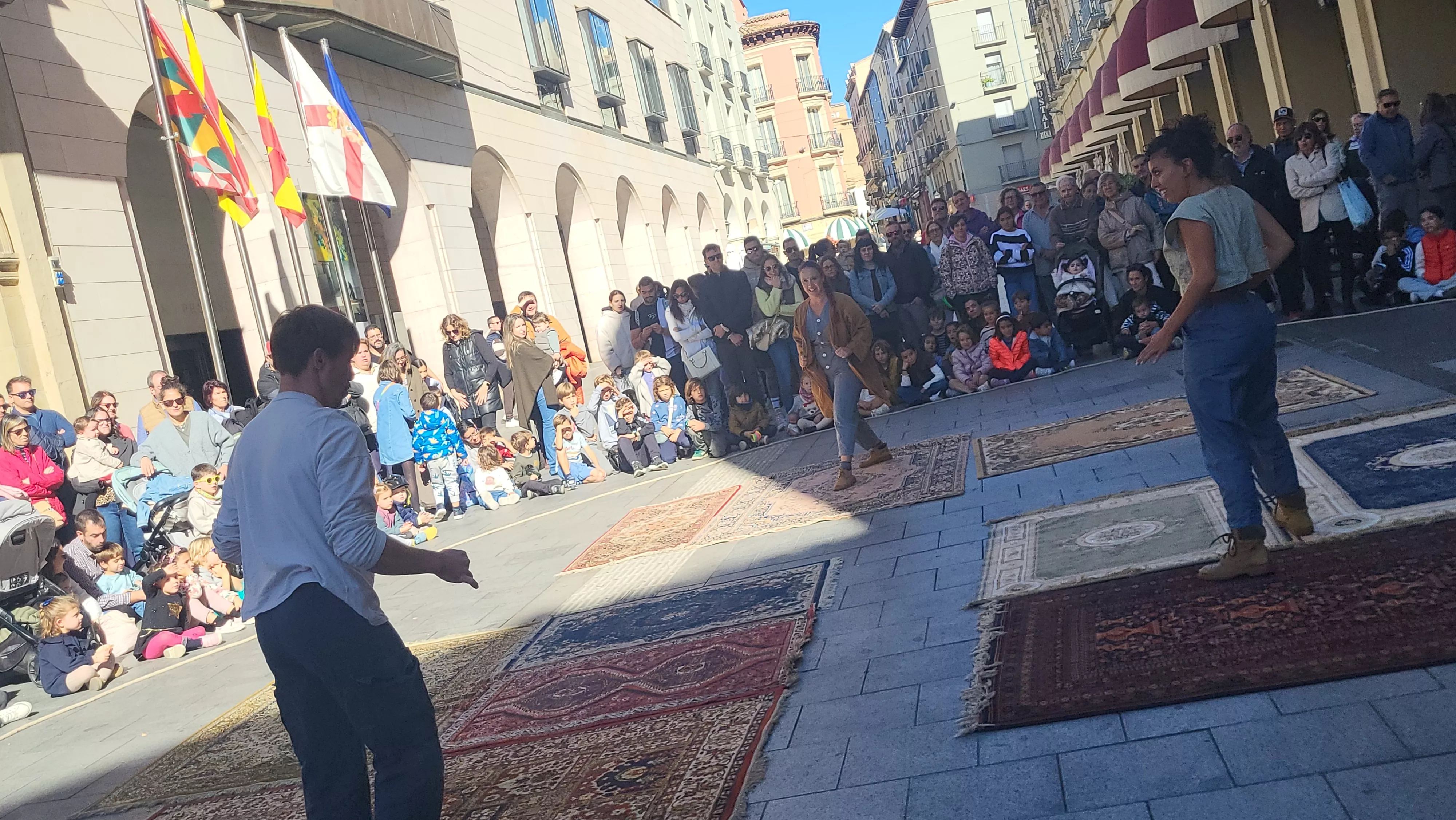 Espectáculo de teatro físico “Esberlar” en los Porches de Galicia. Foto Mercedes Manterola