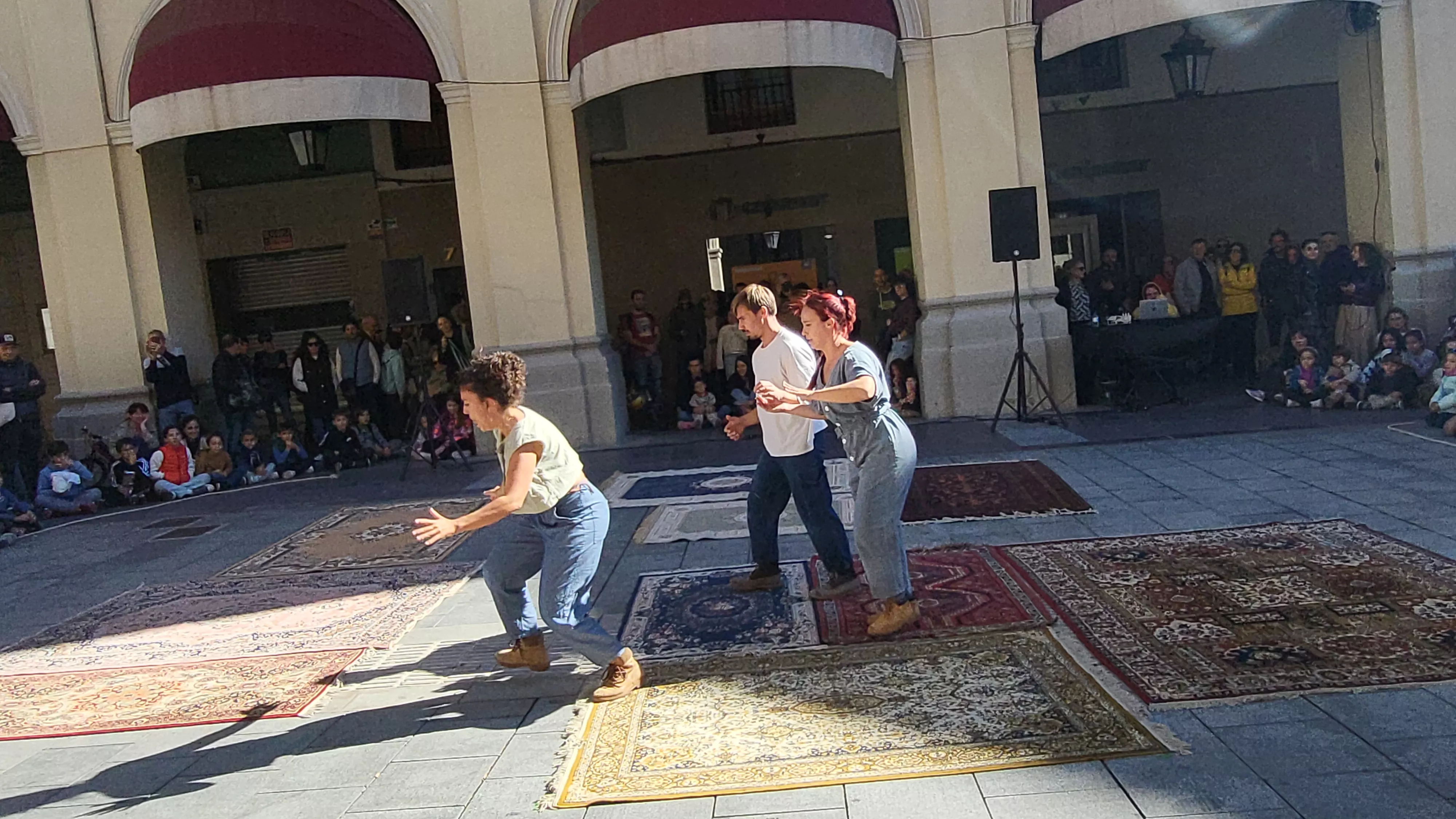 Espectáculo de teatro físico “Esberlar” en los Porches de Galicia. Foto Mercedes Manterola