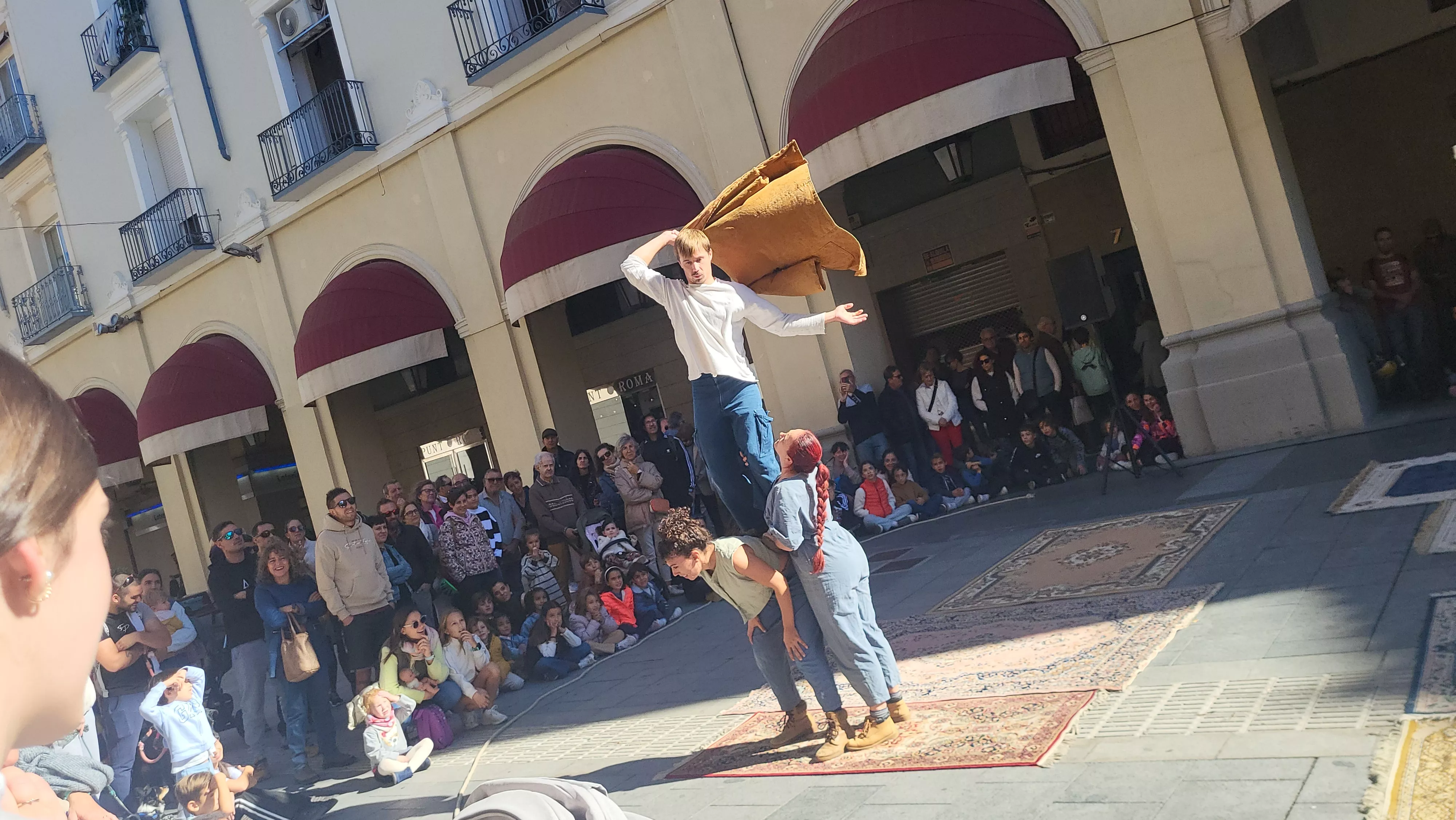 Espectáculo de teatro físico “Esberlar” en los Porches de Galicia. Foto Mercedes Manterola