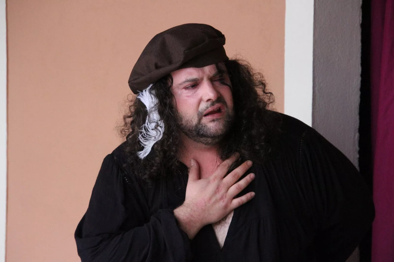 La Celestina 'el bululú', con Roberto Nistal, en el Corral de Comedias de Robres. Foto Carlos Neofato