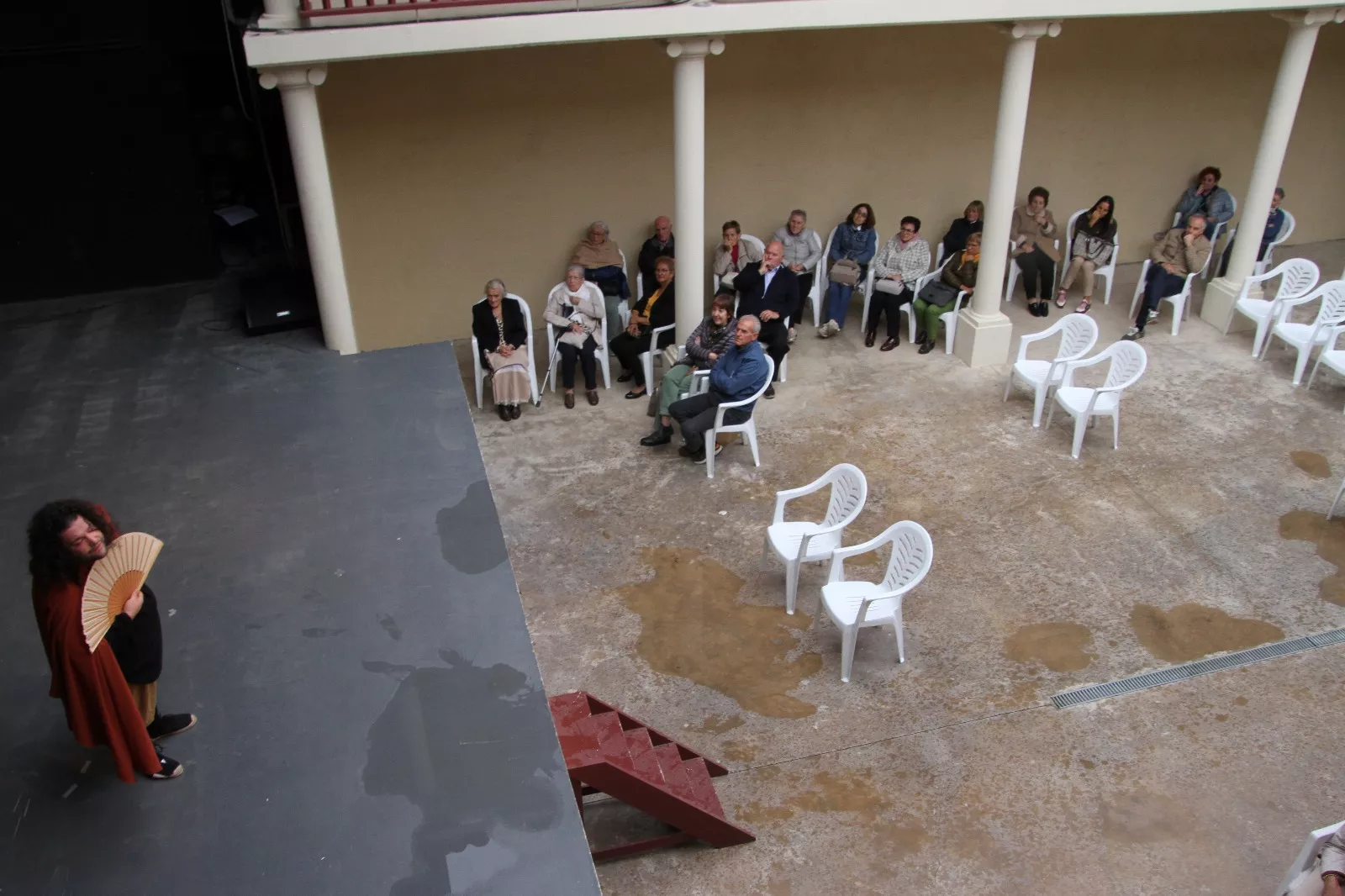 La Celestina 'el bululú', con Roberto Nistal, en el Corral de Comedias de Robres. Foto Carlos Neofato