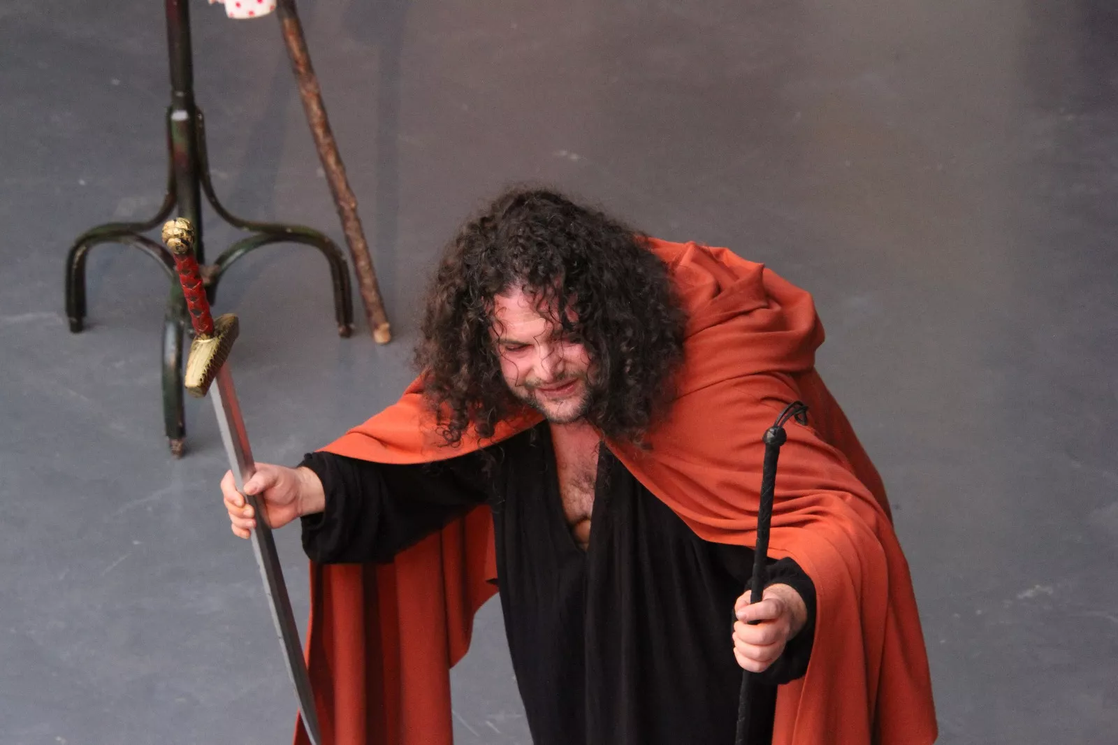 La Celestina 'el bululú', con Roberto Nistal, en el Corral de Comedias de Robres. Foto Carlos Neofato