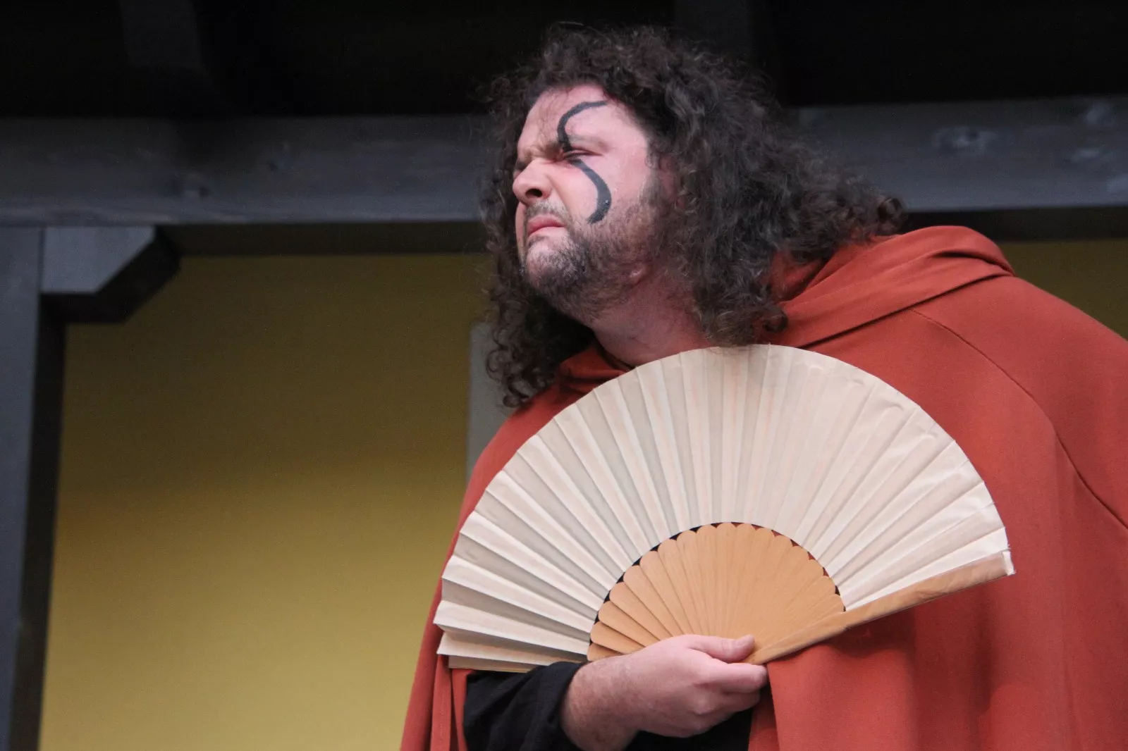 La Celestina 'el bululú', con Roberto Nistal, en el Corral de Comedias de Robres. Foto Carlos Neofato