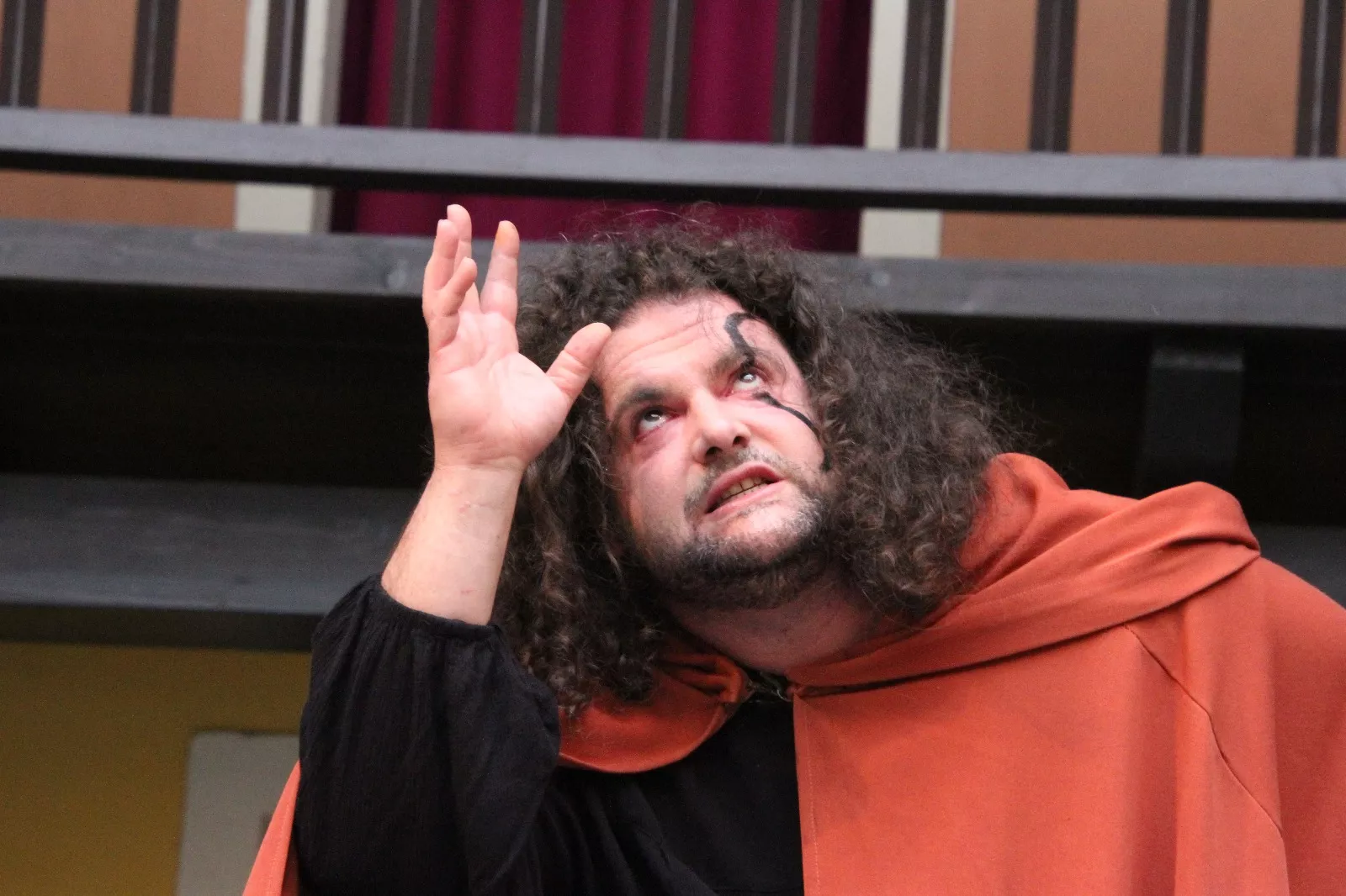 La Celestina 'el bululú', con Roberto Nistal, en el Corral de Comedias de Robres. Foto Carlos Neofato