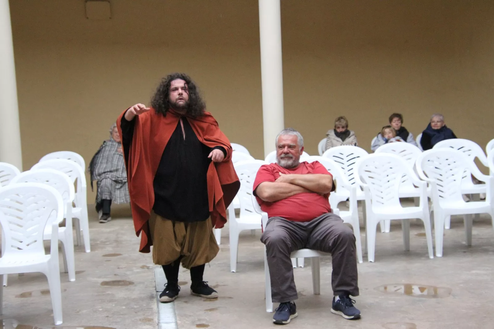 La Celestina 'el bululú', con Roberto Nistal, en el Corral de Comedias de Robres. Foto Carlos Neofato