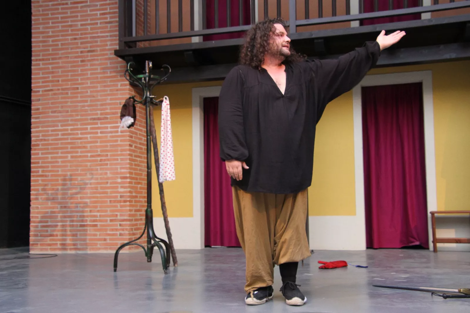 La Celestina 'el bululú', con Roberto Nistal, en el Corral de Comedias de Robres. Foto Carlos Neofato