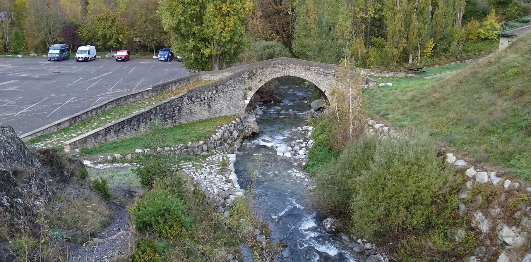 Puente sobre el Caldarés. Foto Alfredo Zazo