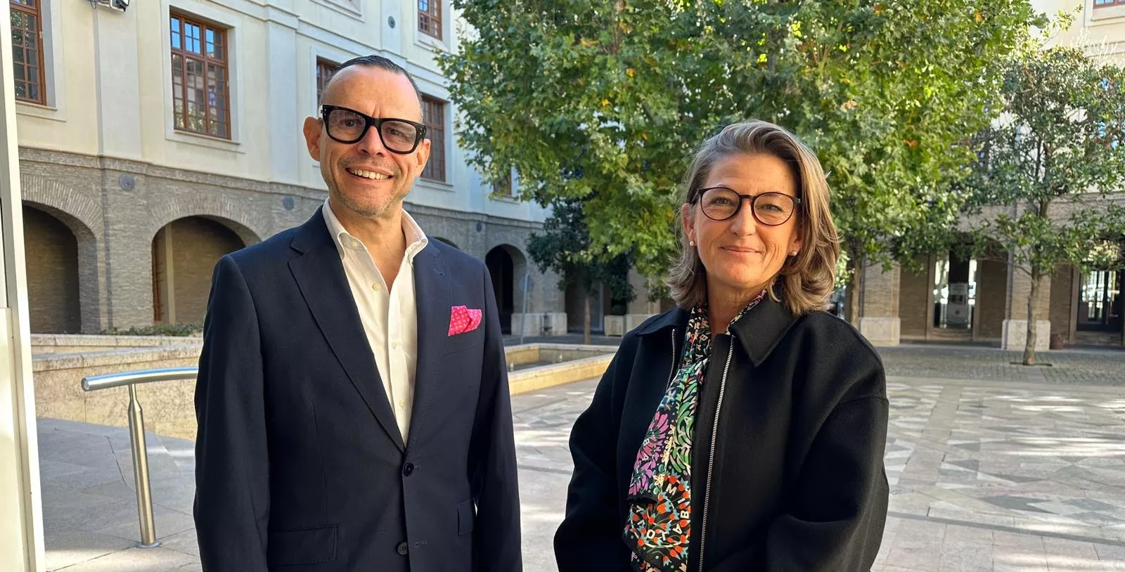 Pedro Olloqui y Natalia Martínez de Pisón han presentado los informes realizados sobre las pinturas murales de Sijena. Pedro Olloqui y Natalia Martínez de Pisón han presentado los informes realizados sobre las pinturas murales de Sijena.