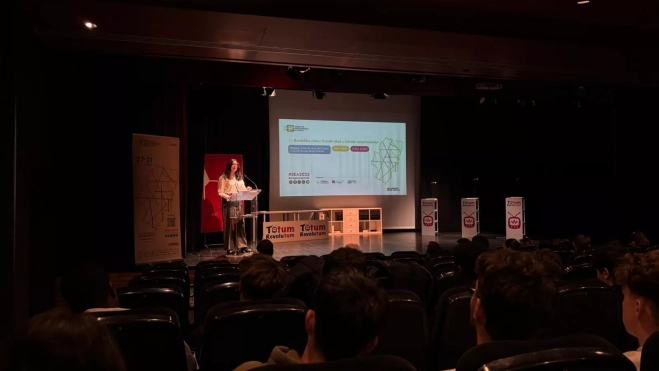 Lorena Orduna inaugura la jornada Lorena Orduna inaugura la jornada