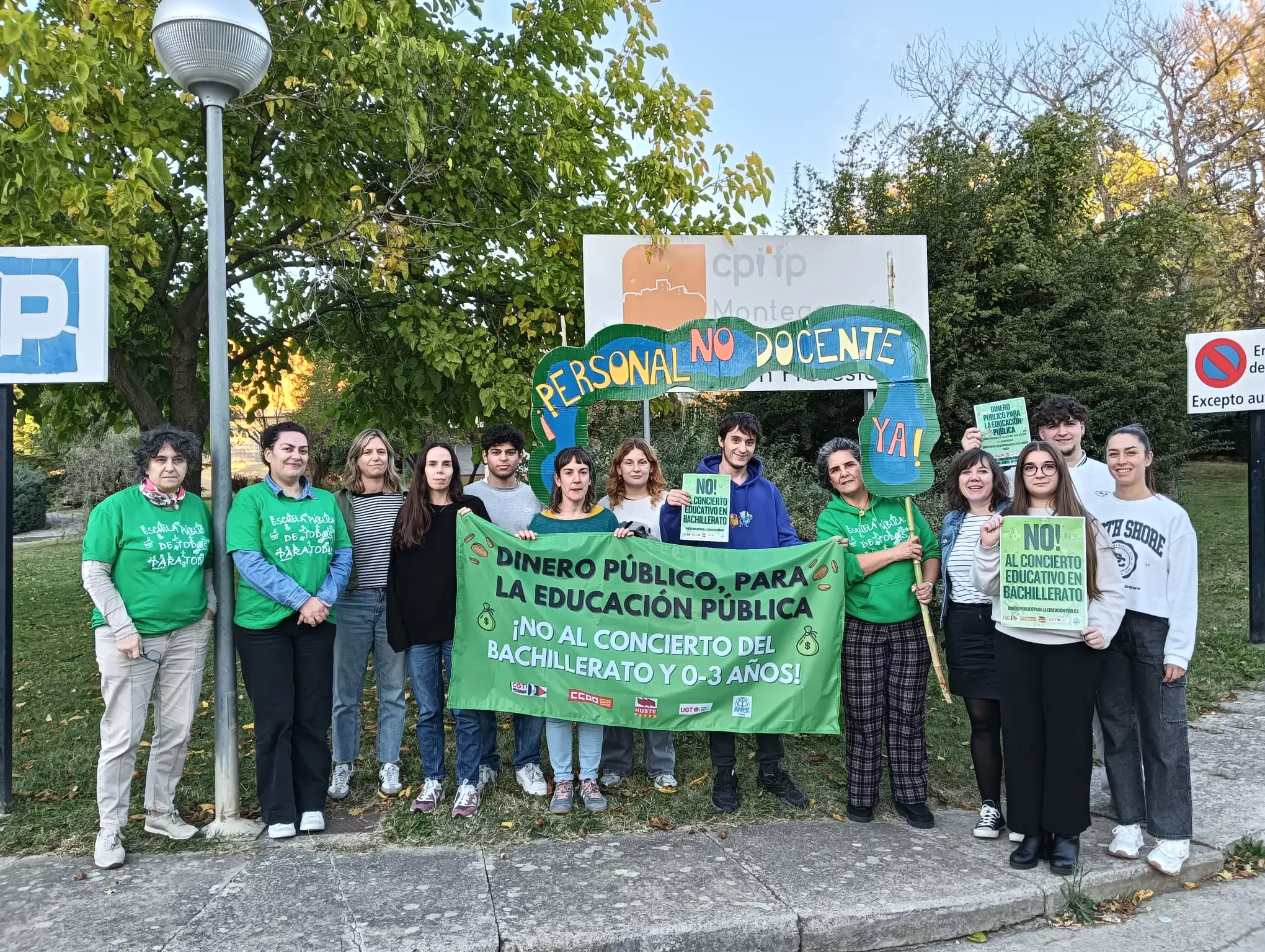 Concentración en el CPIFP Montearagón contra la ampliación de conciertos educativos en Aragón.
