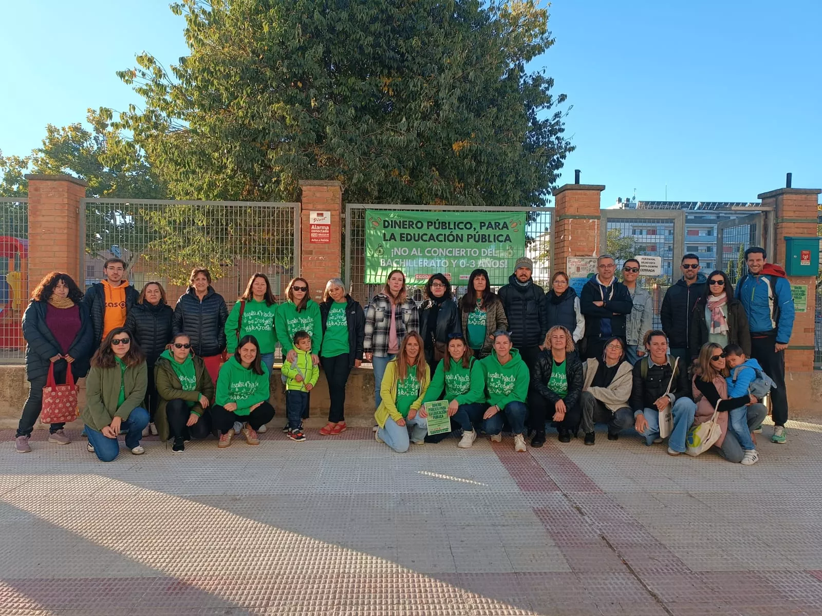Concentración en el CEIP Pedro J. Rubio contra la ampliación de conciertos educativos en Aragón.