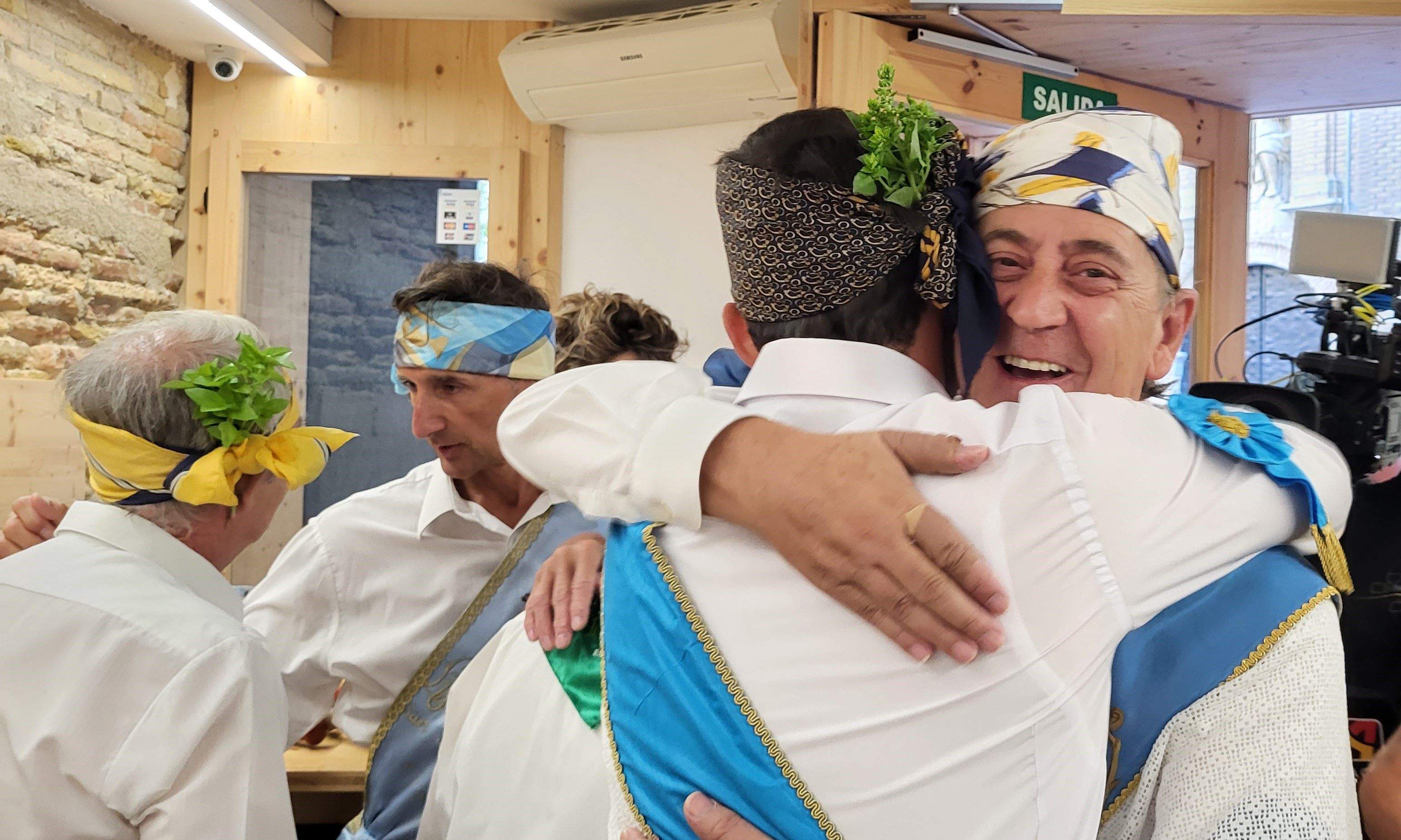 Abrazos en el reencuentro