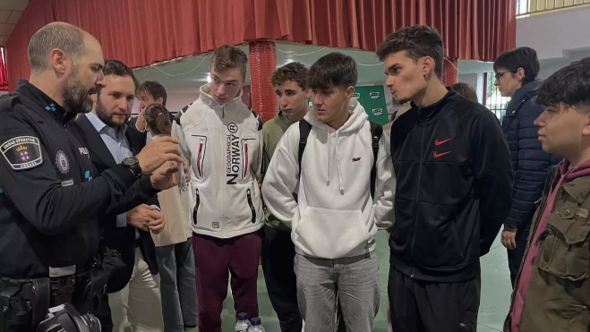Estudiante en el tercera Salón 3e celebrado en Monzón. Estudiante en el tercera Salón 3e celebrado en Monzón.