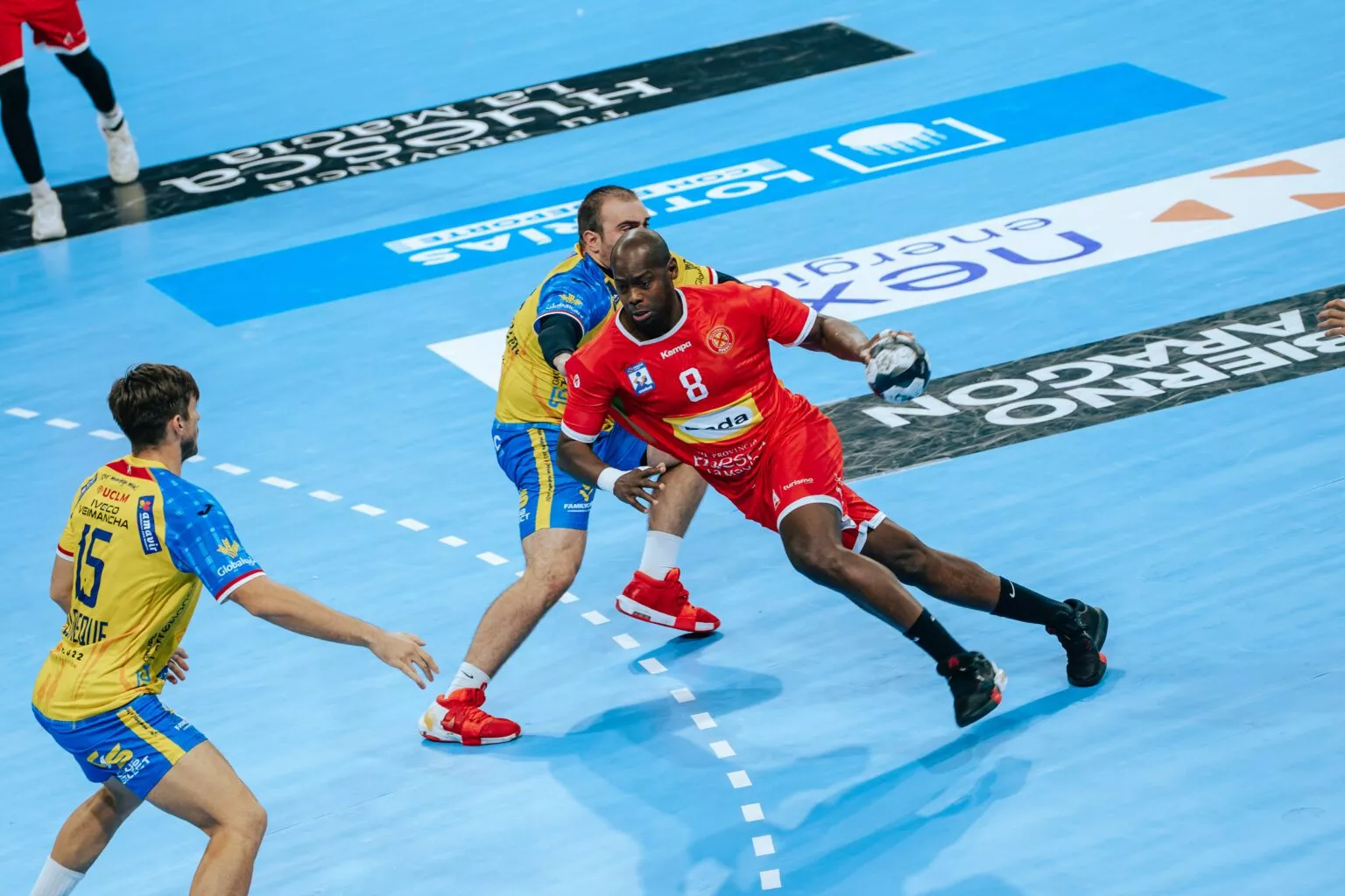 Yoel Cuni, jugador de Bada Huesca, ya está recuperado. 