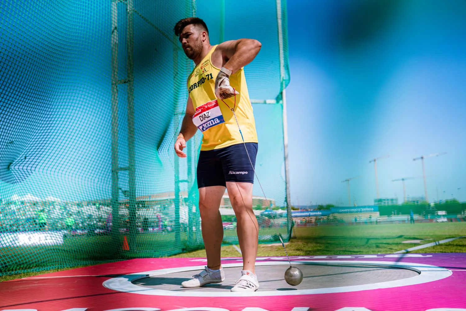 Juan Díaz, lanzador de martillo altoaragonés: "Llevo más de 7 años en la élite y el apoyo de mi pueblo es nulo" Juan Díaz, lanzador de martillo altoaragonés: "Llevo más de 7 años en la élite y el apoyo de mi pueblo es nulo"
