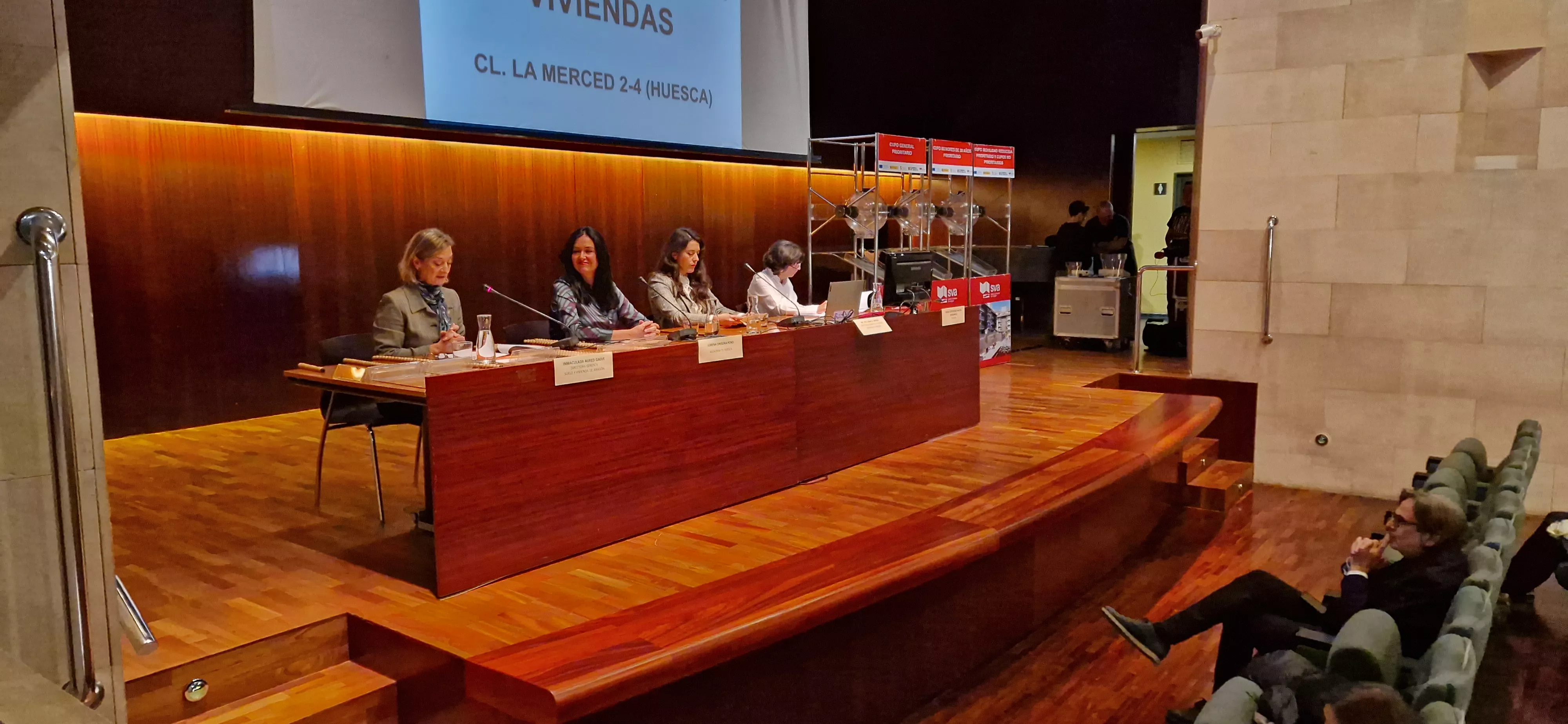 Sorteo de 27 viviendas protegidas de la fase 1 del sector La Merced de Huesca. Foto Myriam Martínez