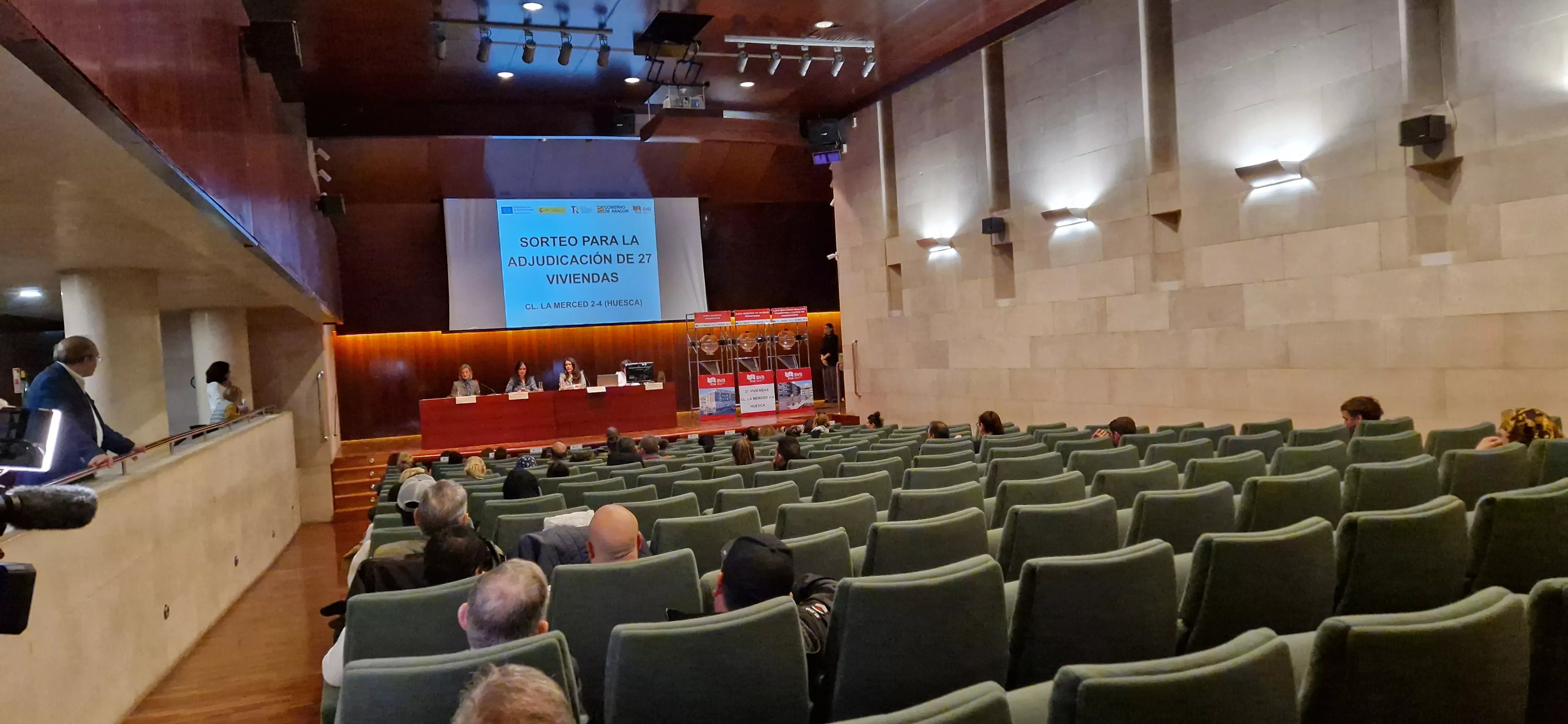 Sorteo de 27 viviendas protegidas de la fase 1 del sector La Merced de Huesca. Foto Myriam Martínez