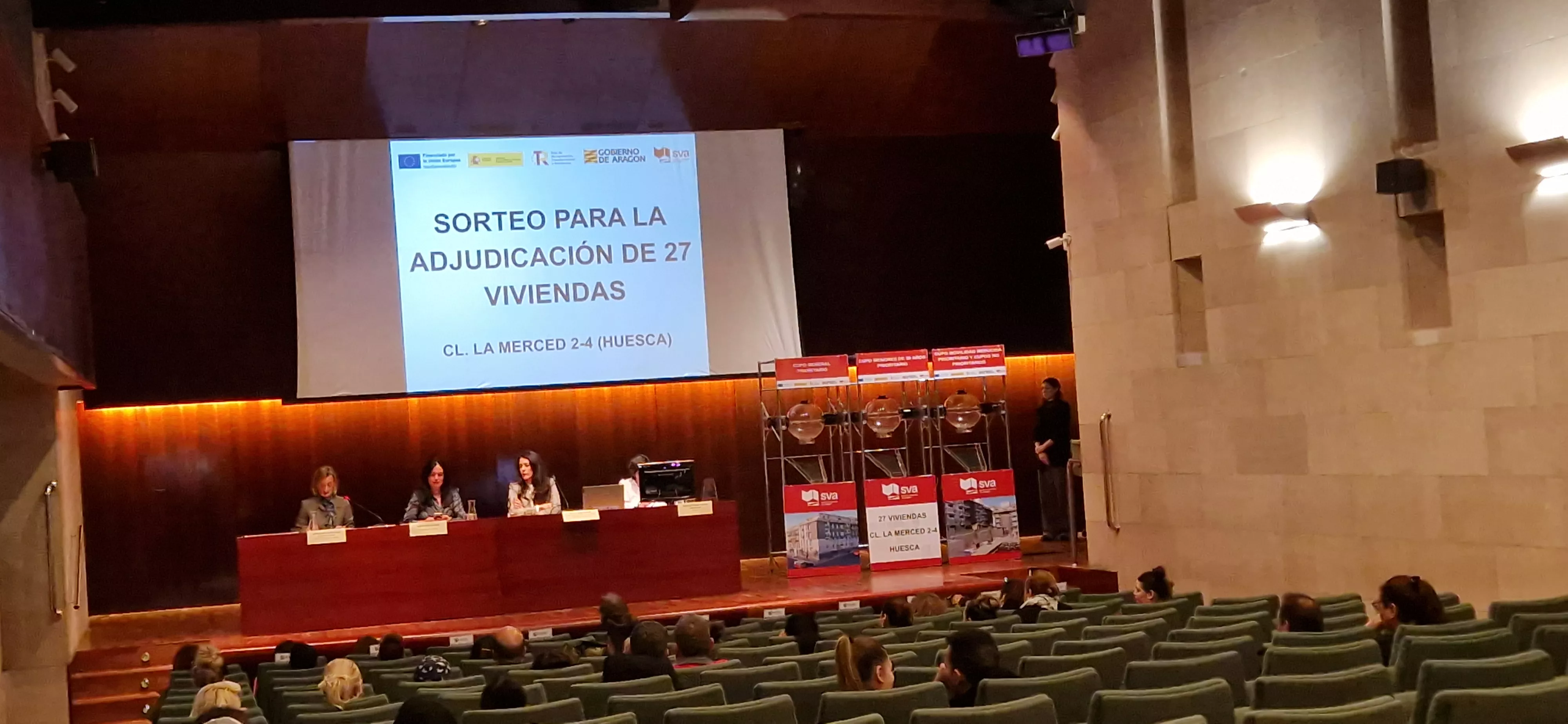 Sorteo de 27 viviendas protegidas de la fase 1 del sector La Merced de Huesca. Foto Myriam Martínez