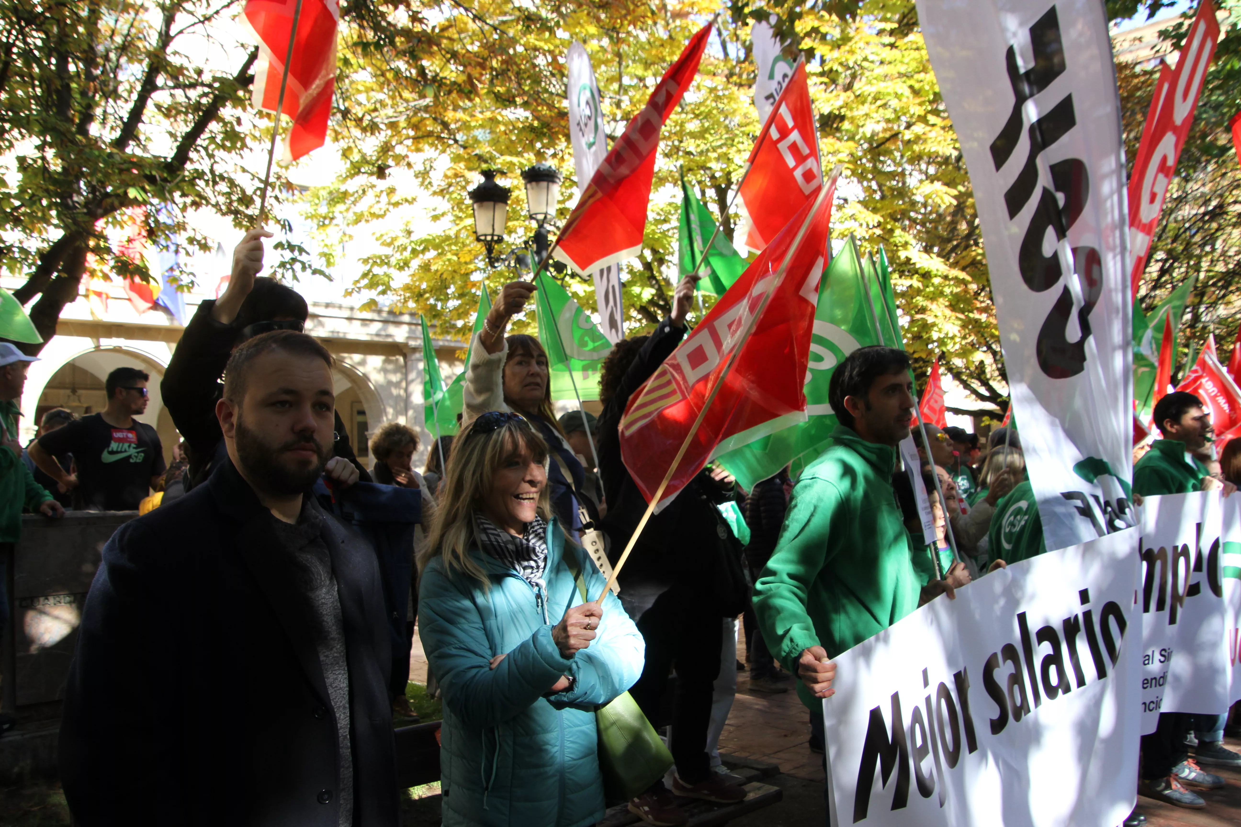 Concentración en Huesca por unos servicios públicos de calidad. Foto Carlos Neofato