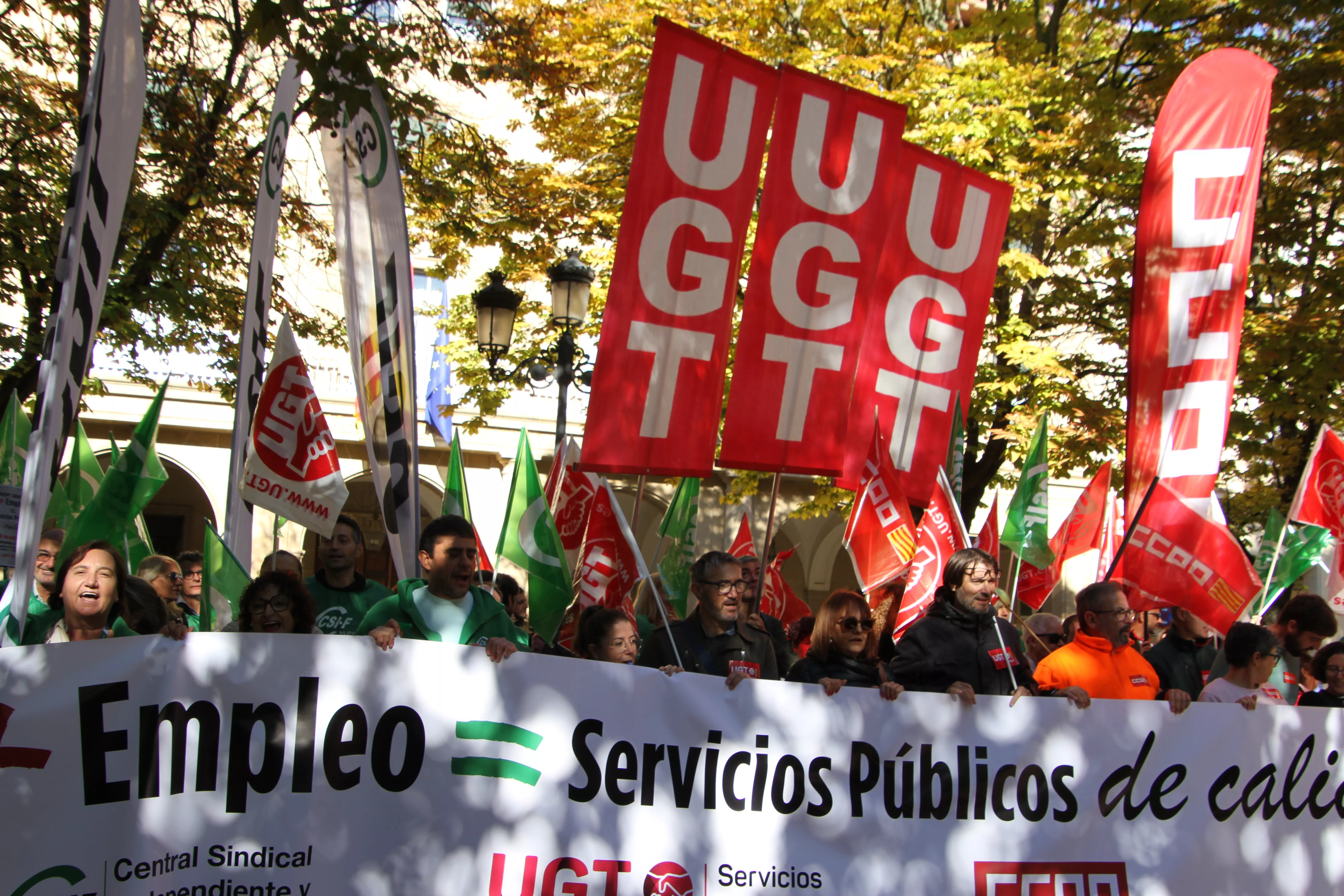 Concentración en Huesca por unos servicios públicos de calidad. Foto Carlos Neofato