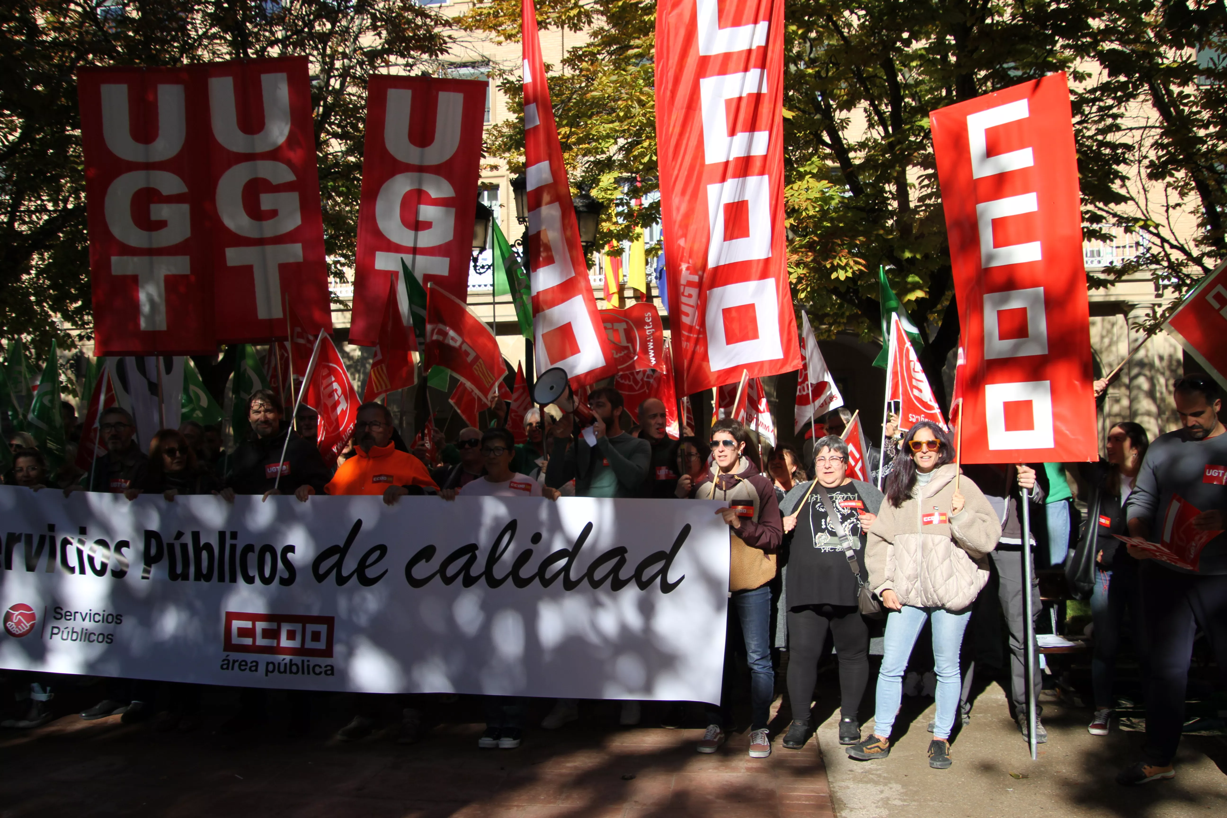 Concentración en Huesca por unos servicios públicos de calidad. Foto Carlos Neofato