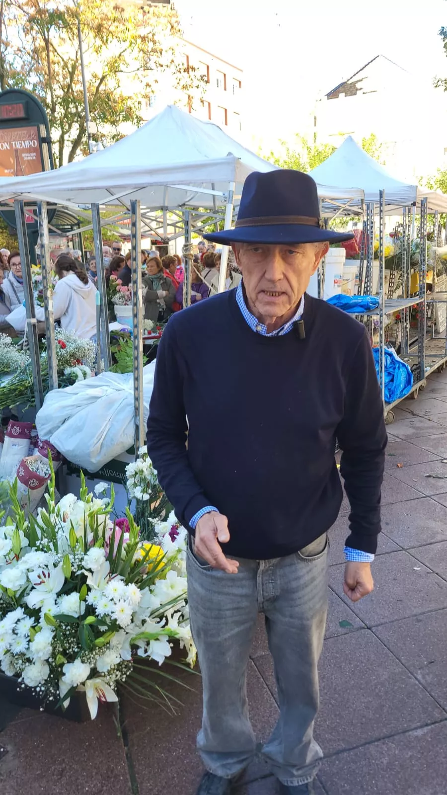 Puesto de flores de Todos los Santos en la Plaza de Navarra en Huesca