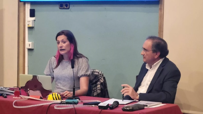 Patricia Heredia y Javier Caudillo en la conferencia Entre Humanos y Tecnología Patricia Heredia y Javier Caudillo en la conferencia Entre Humanos y Tecnología