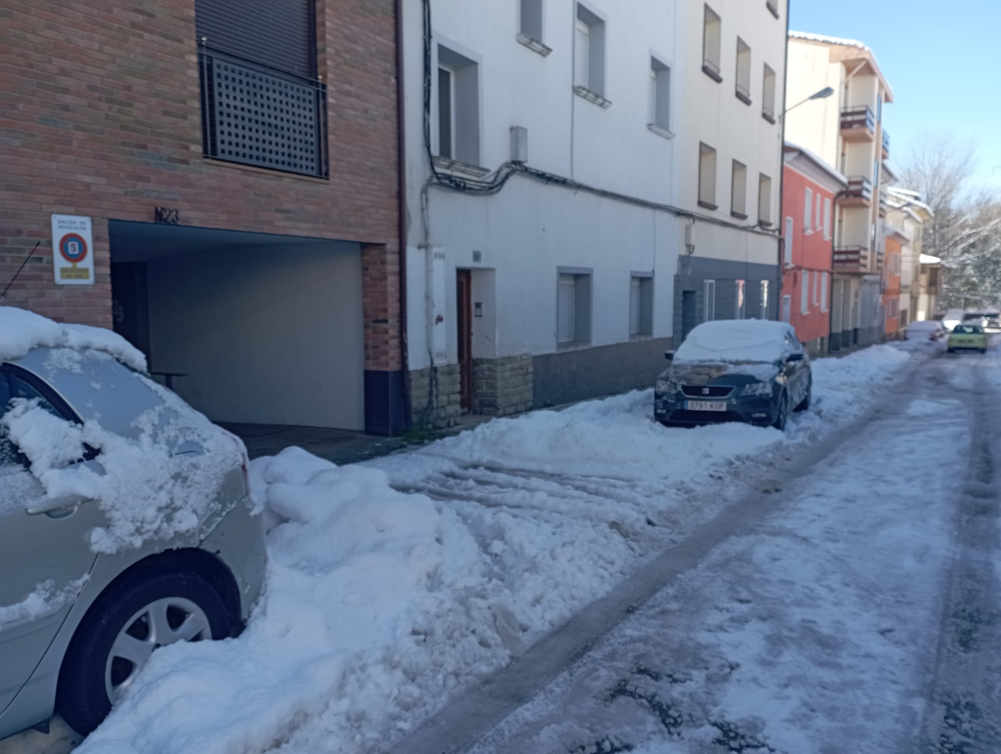 Sabiñánigo tras las nevadas y a la espera de un intenso frío