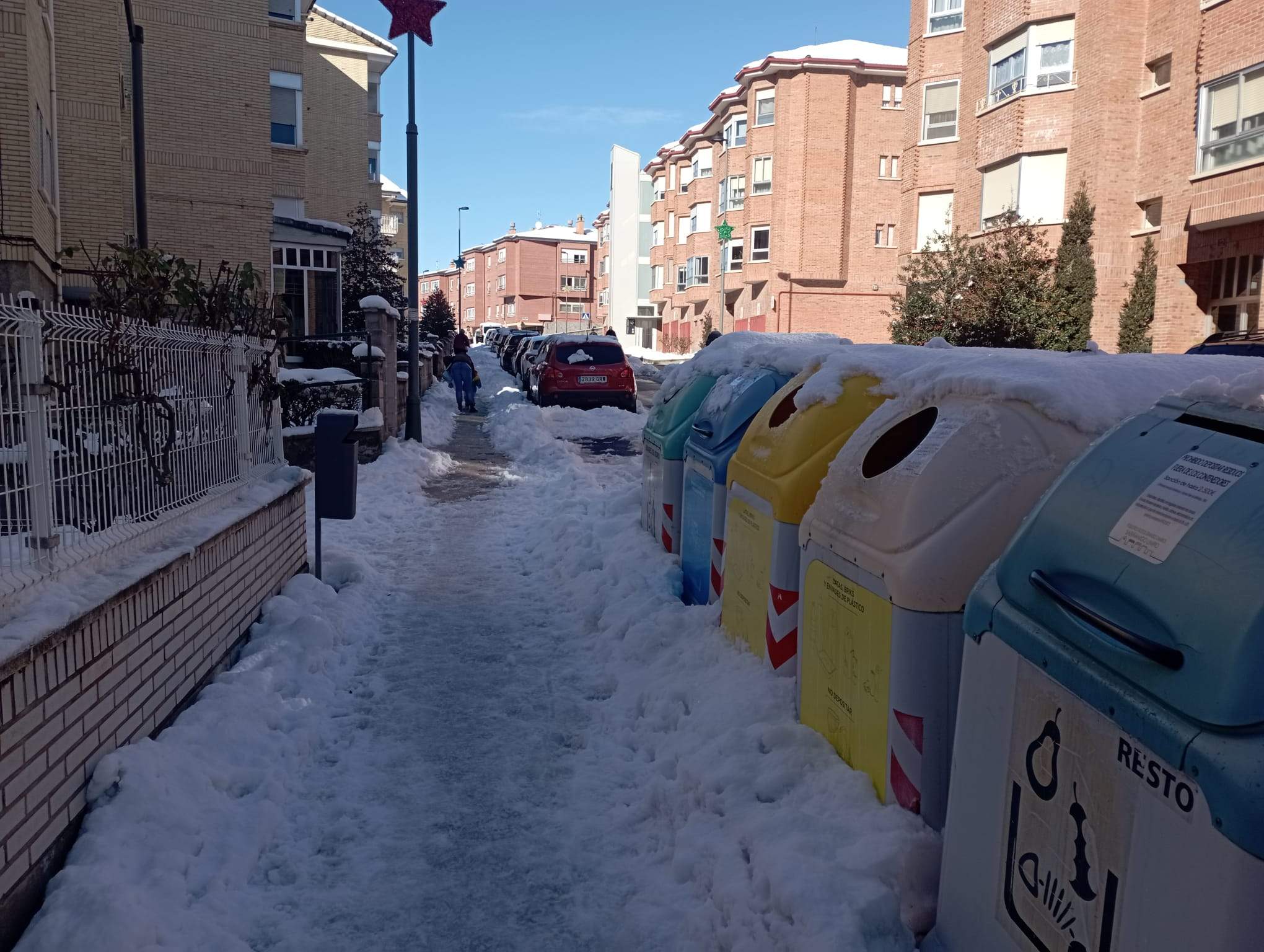 Sabiñánigo tras las nevadas y a la espera de un intenso frío
