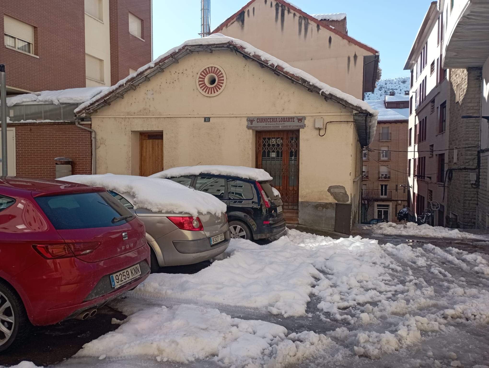 Sabiñánigo tras las nevadas y a la espera de un intenso frío