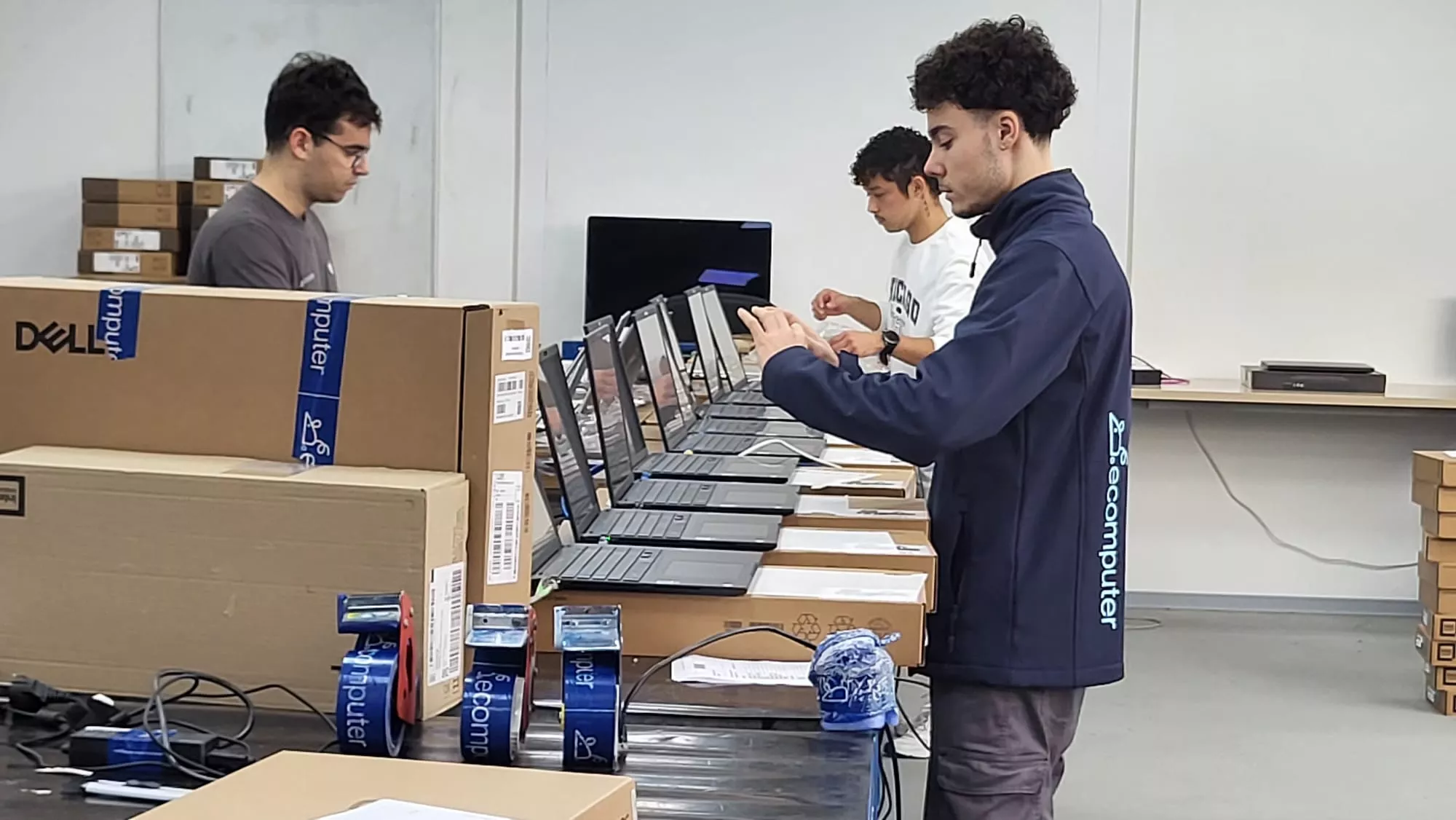  Ecomputer ante la convención de fabricantes, proveedores y clientes