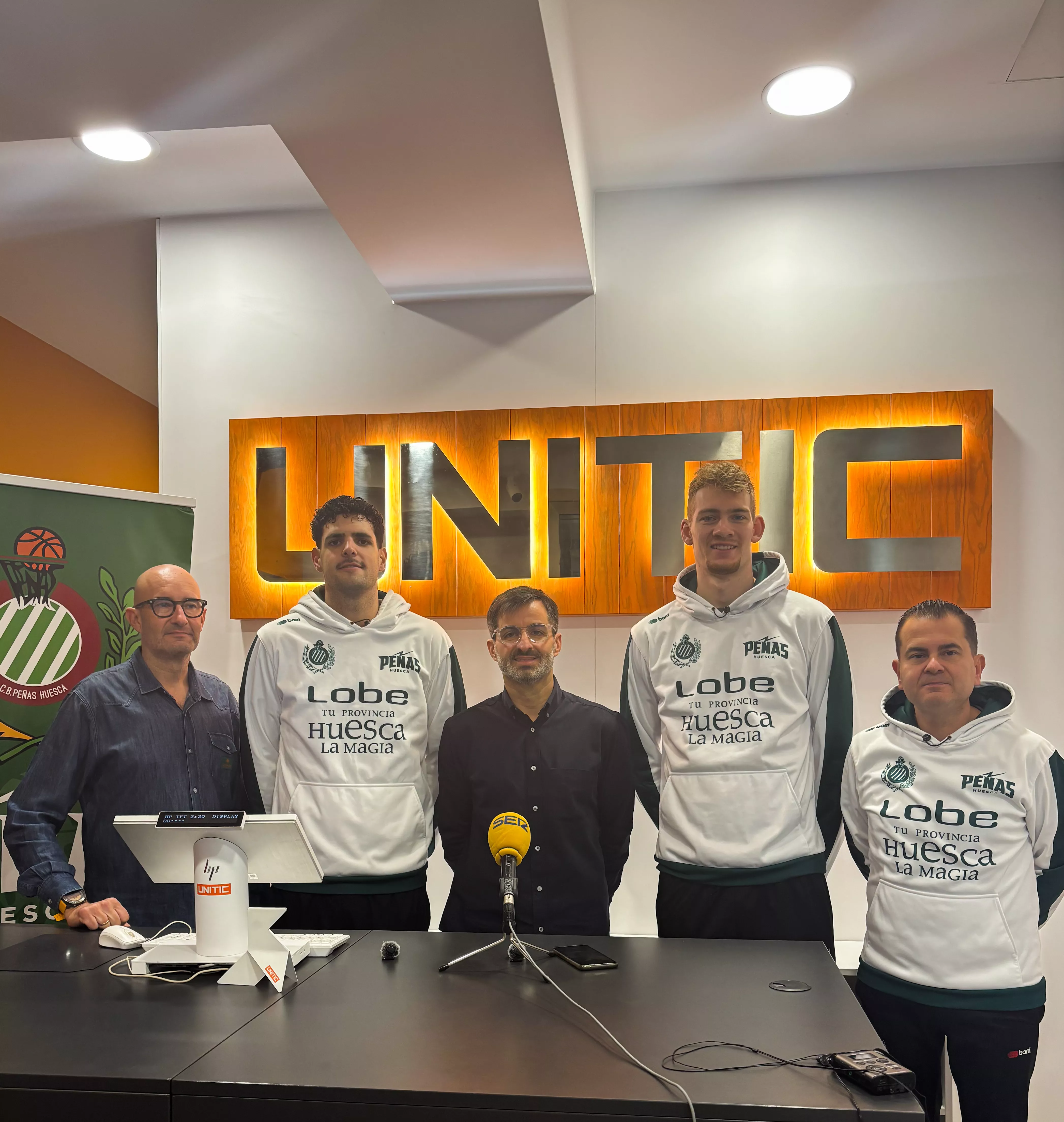 Javier Gella, Pedro López Sanvicente, David Justes, Jacco Fritz y Rafa Sanz, en la presentación del partido en Lliria Javier Gella, Pedro López Sanvicente, David Justes, Jacco Fritz y Rafa Sanz, en la presentación del partido en Lliria