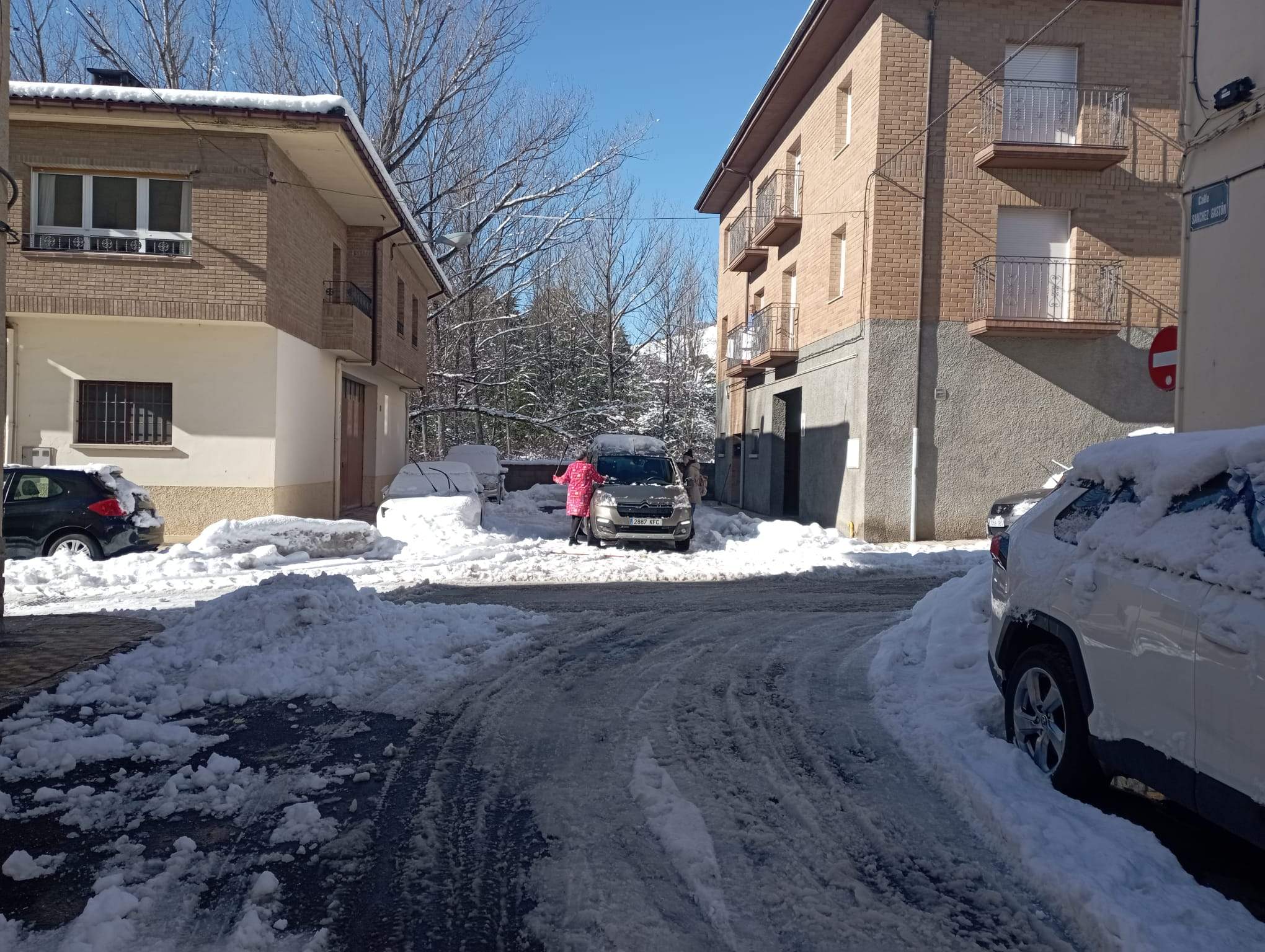 Sabiñánigo tras las nevadas y a la espera de un intenso frío