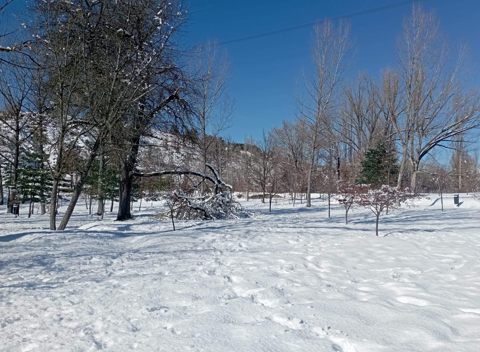 Sabiñánigo tras las nevadas y a la espera de un intenso frío