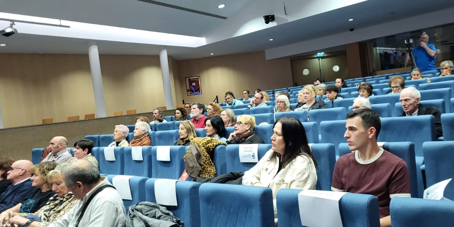 Celebración del 25 aniversario de Asza, con la actuación de Raquel, directora de Arymux. Foto Mercedes Manterola