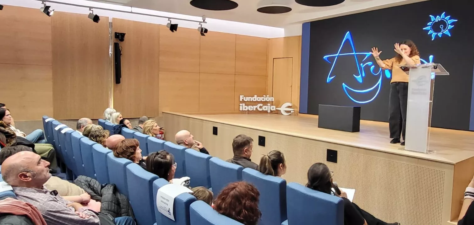 Celebración del 25 aniversario de Asza, con la actuación de Raquel, directora de Arymux. Foto Mercedes Manterola