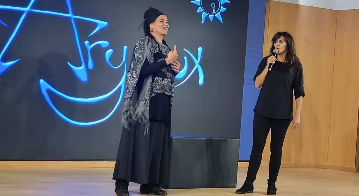 Celebración del 25 aniversario de Asza, con la actuación de Raquel, directora de Arymux. Foto Mercedes Manterola