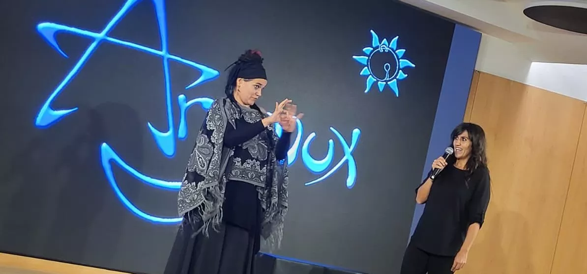 Celebración del 25 aniversario de Asza, con la actuación de Raquel, directora de Arymux. Foto Mercedes Manterola