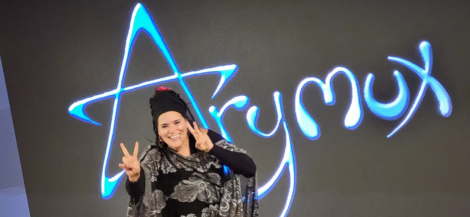 Celebración del 25 aniversario de Asza, con la actuación de Raquel, directora de Arymux. Foto Mercedes Manterola