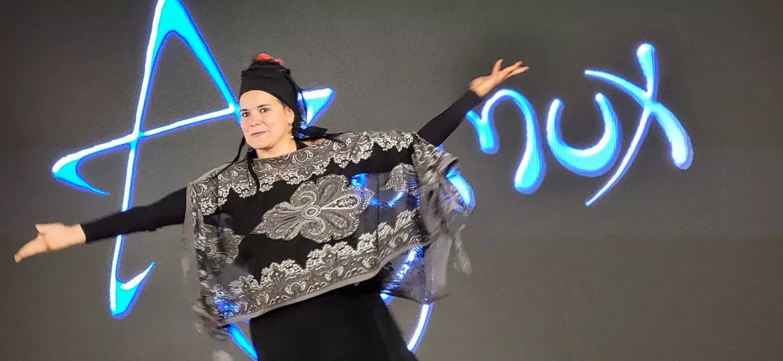 Celebración del 25 aniversario de Asza, con la actuación de Raquel, directora de Arymux. Foto Mercedes Manterola