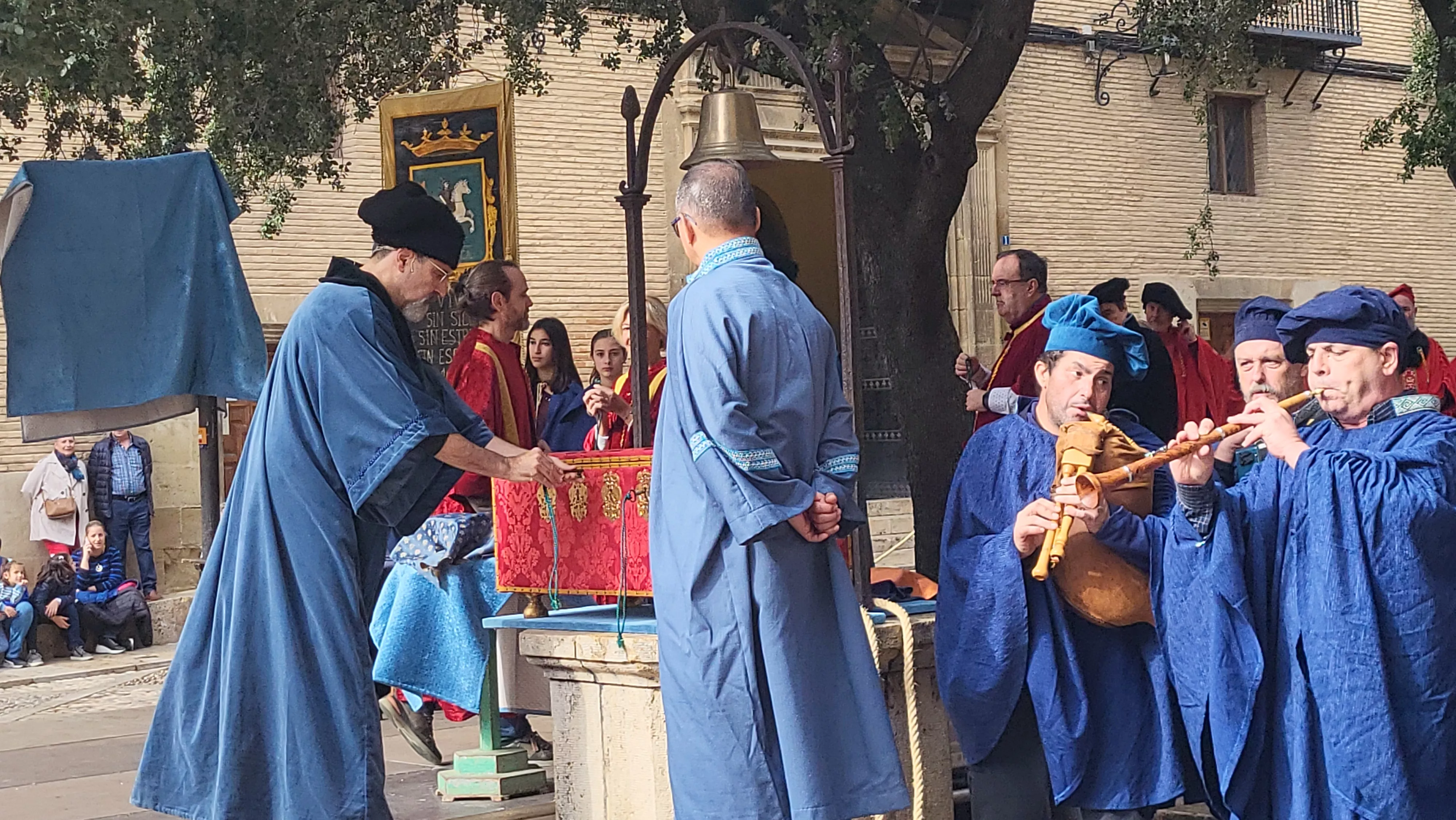 Recreación de la extracción de los oficios en Huesca. Foto Mercedes Manterola